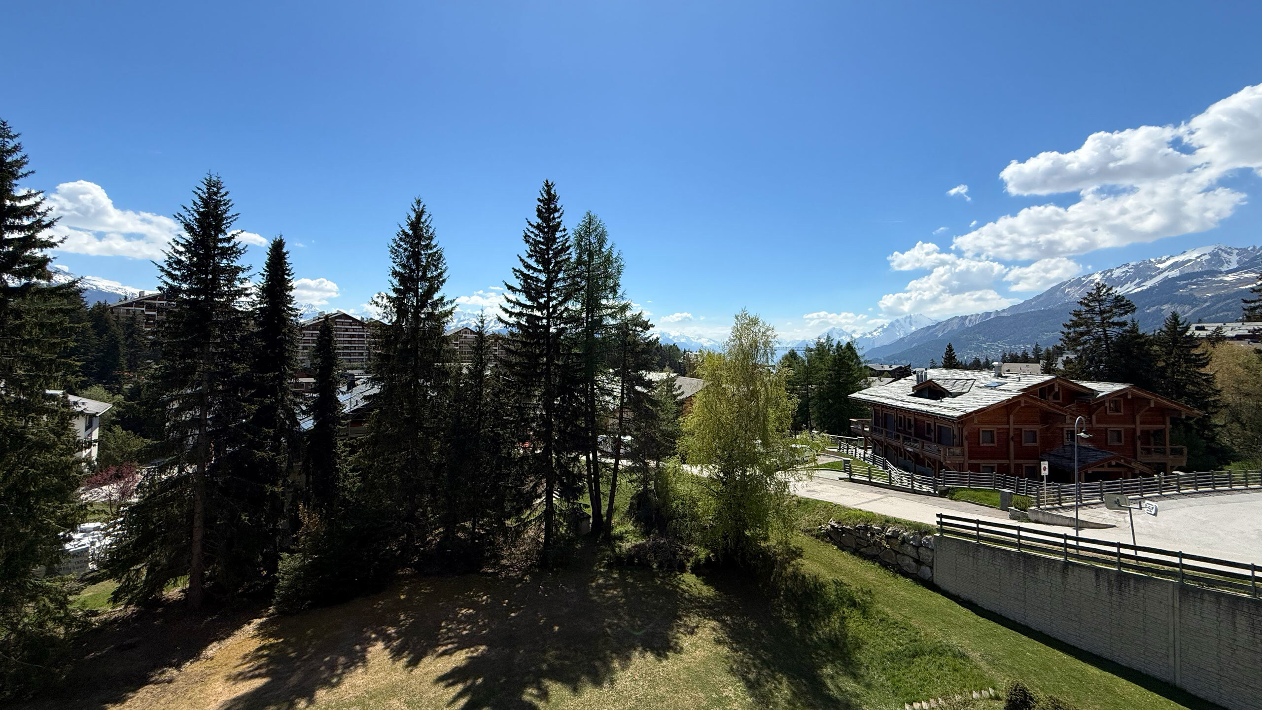 Vue depuis le balcon Sud - Sud Ouest