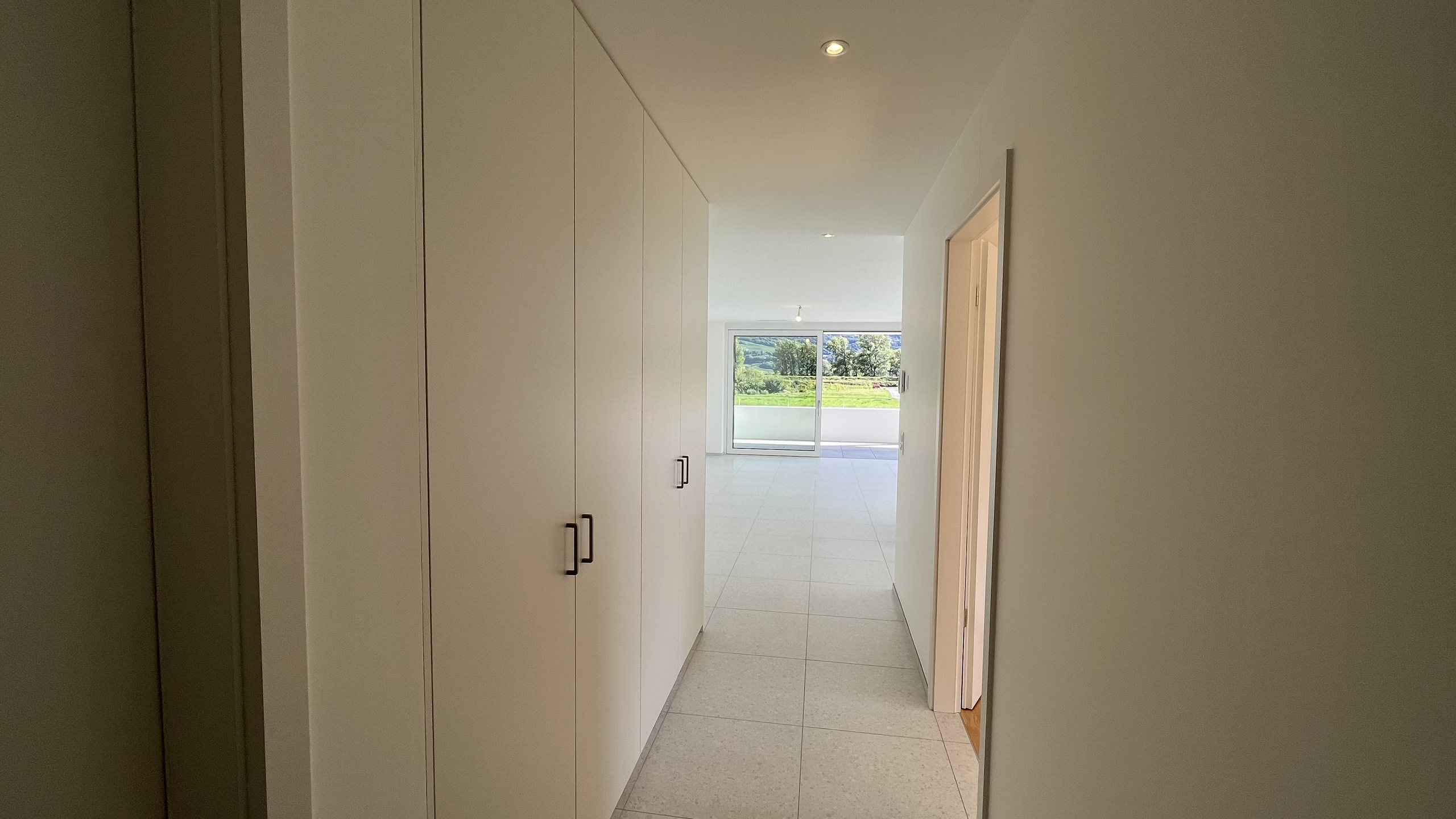 corridor avec armoires intégrées corridor avec armoires intégrées