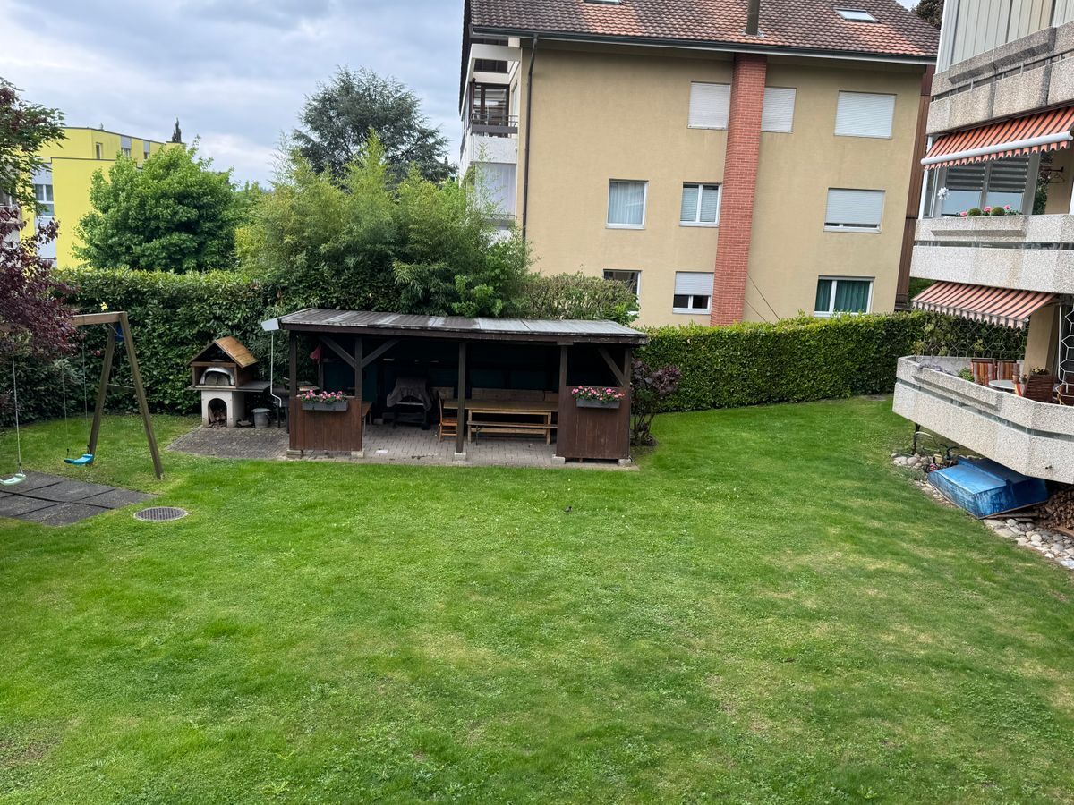 Gedeckter Sitzplatz mit Grill und Pizza Ofen zur allgemeinen Benutzung Gedeckter Sitzplatz mit Grill und Pizza Ofen zur allgemeinen Benutzung