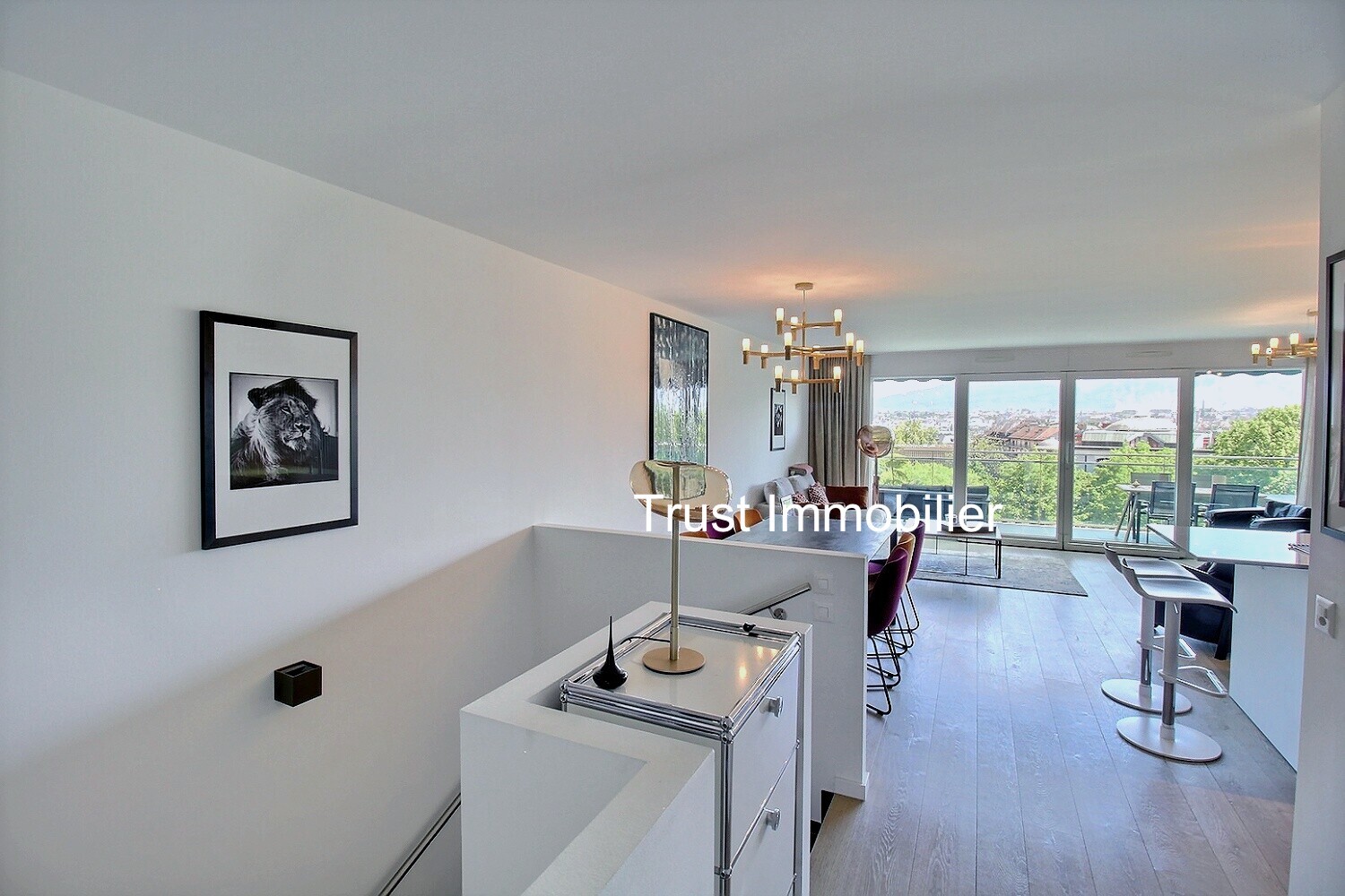 Interior view 4