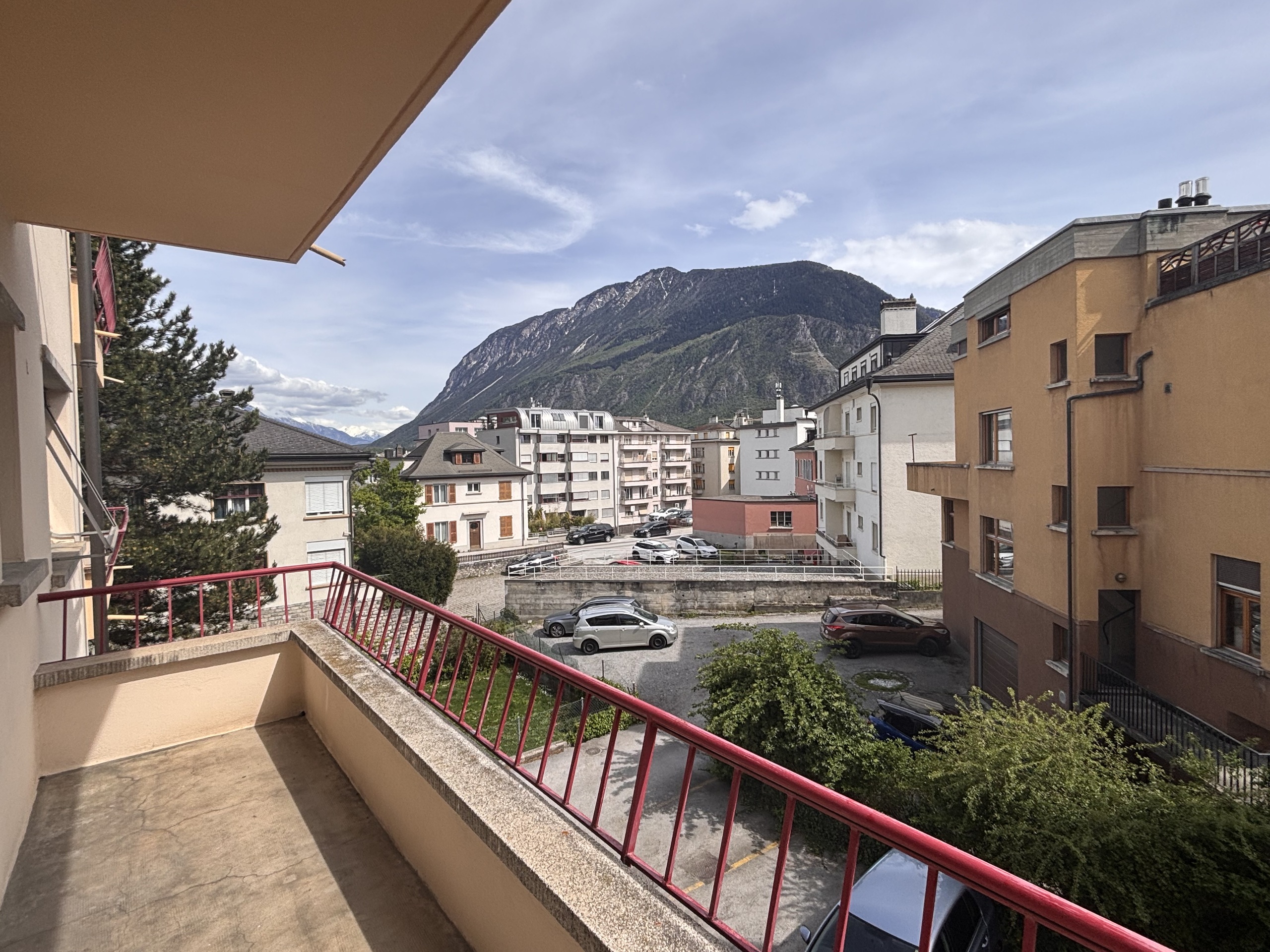 Exterior view 2