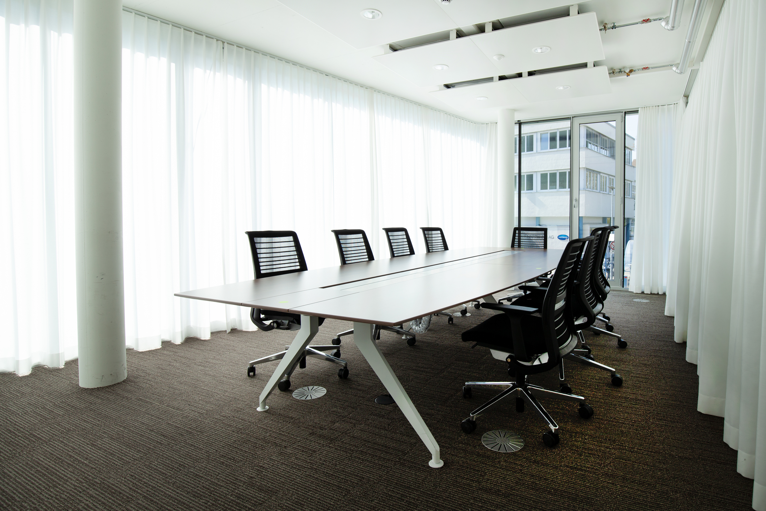 1572 m² Bürofläche, Businesspark am Rheinufer