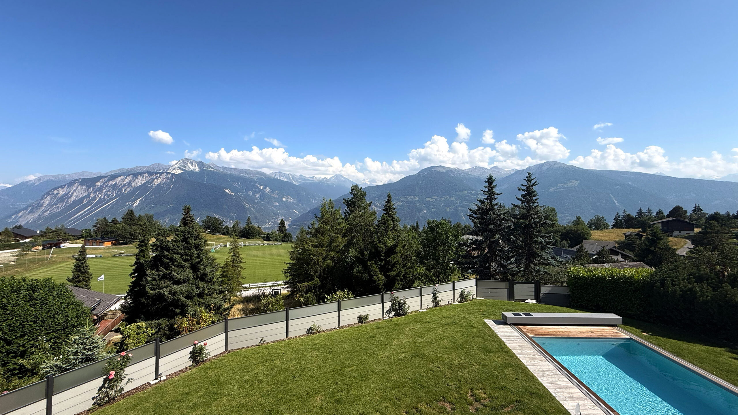 Chalet - Magnificent views from the terrace and balconies Chalet - Magnificent views from the terrace and balconies