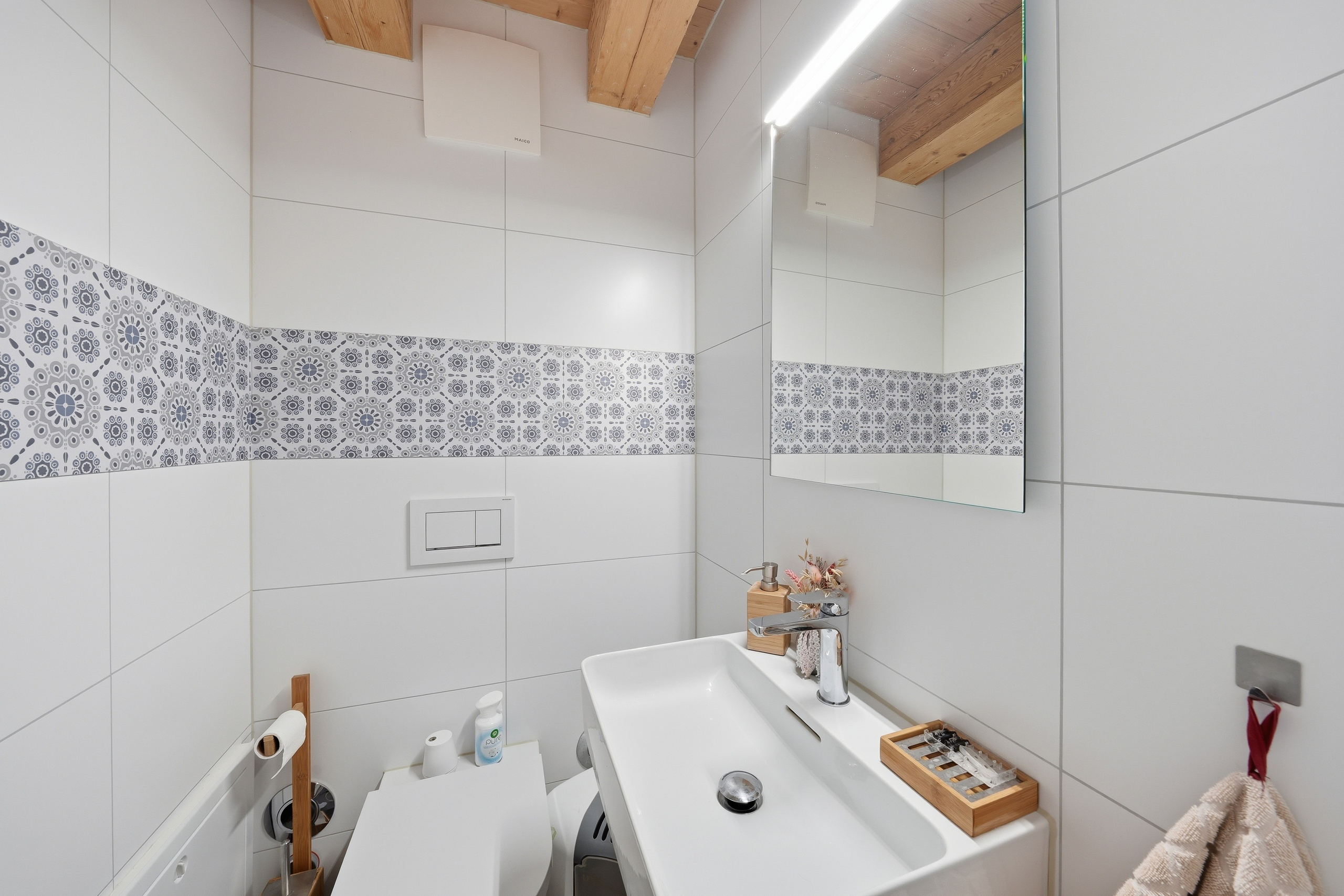 Interior view 8