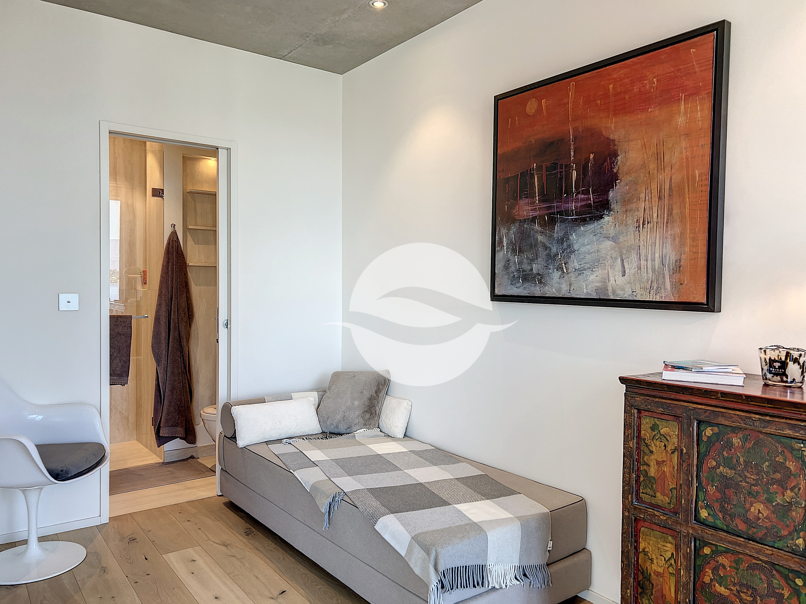 Chambre avec salle de douche en suite