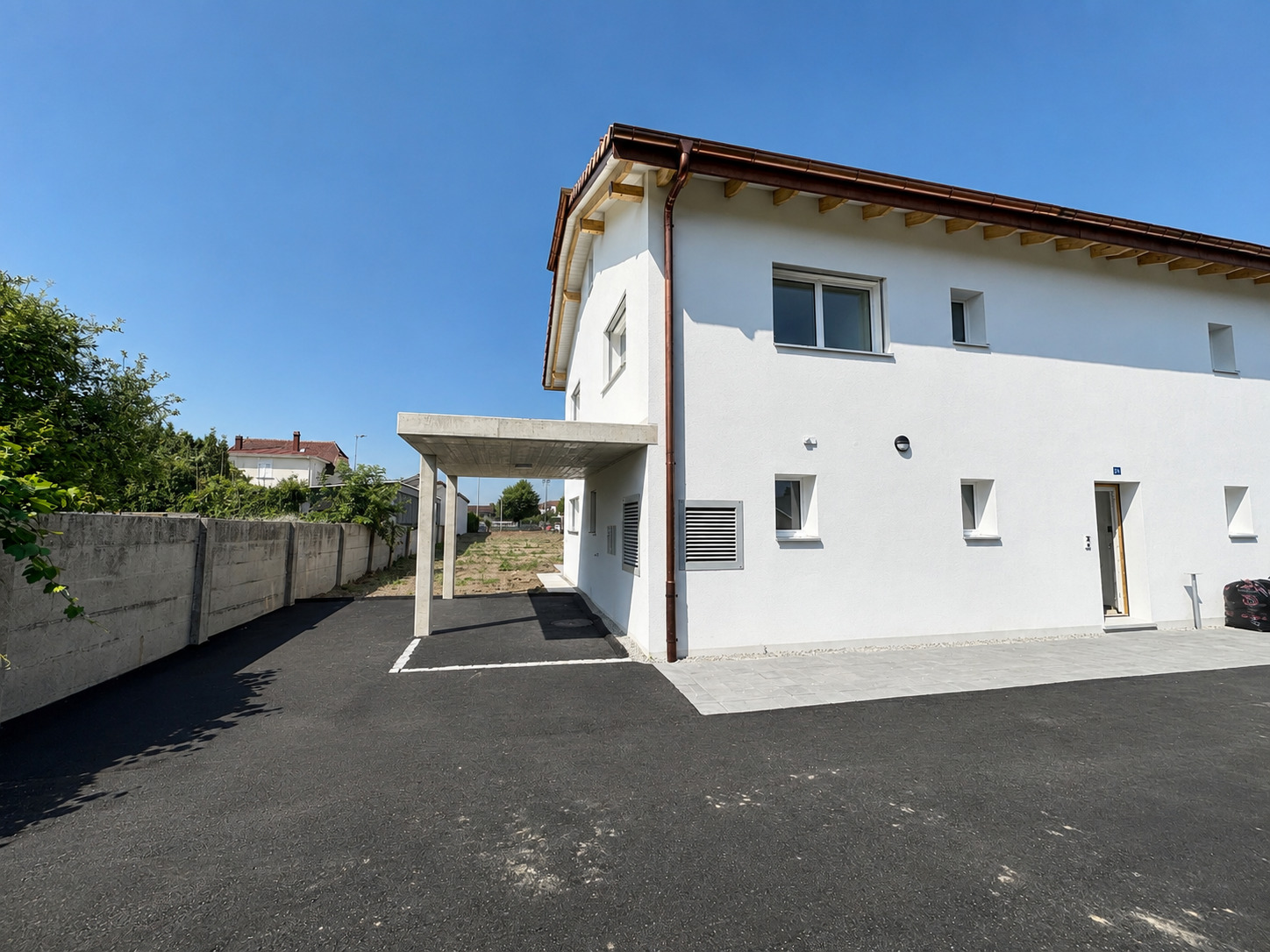 Exterior view 2