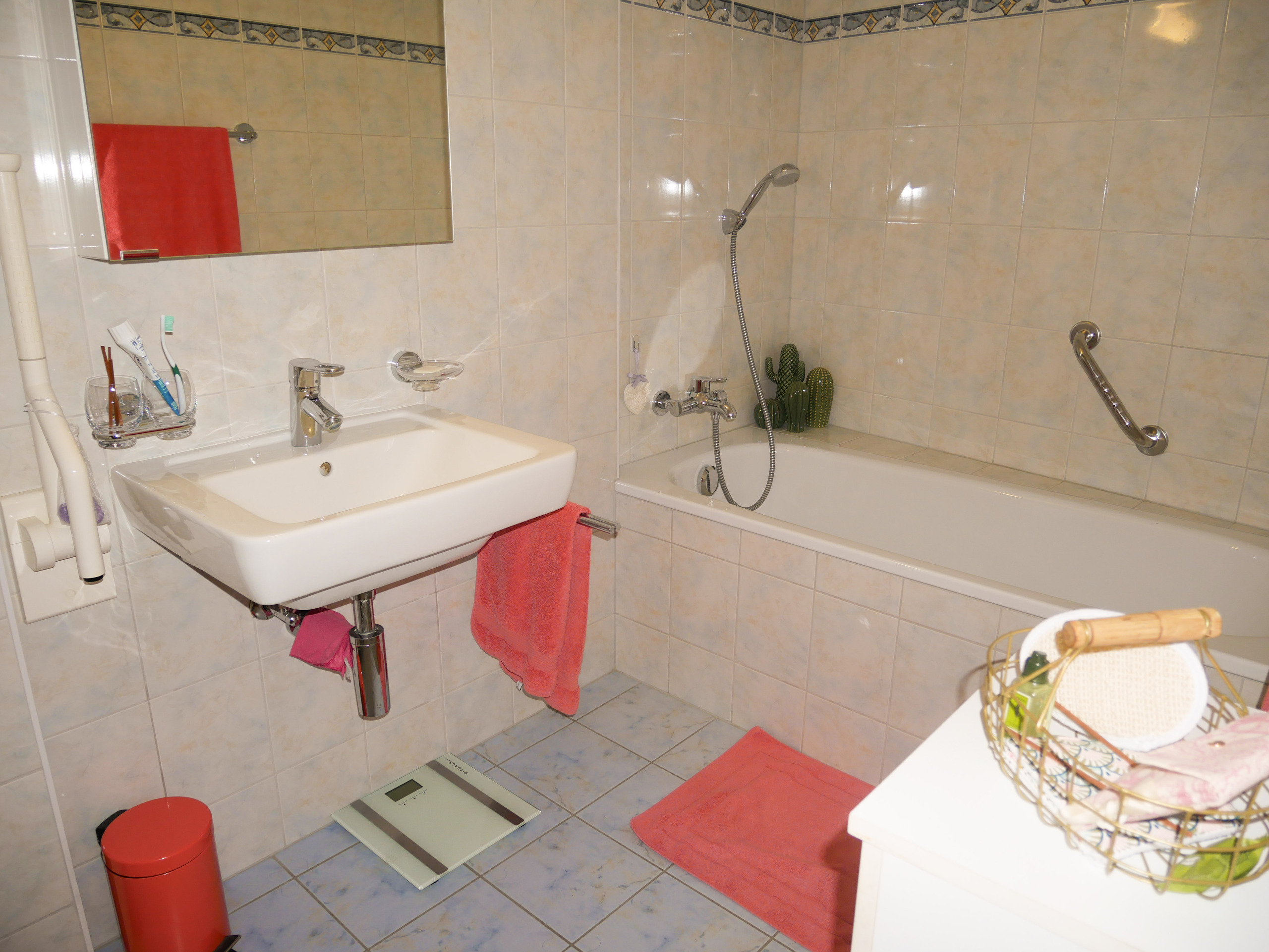 Salle de bain avec baignoire Salle de bain avec baignoire