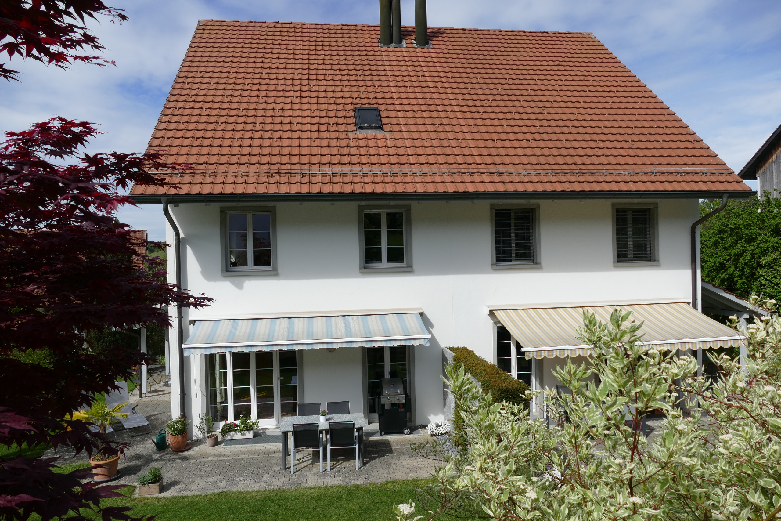 Südansicht mit Gartensitzplatz Südansicht mit Gartensitzplatz