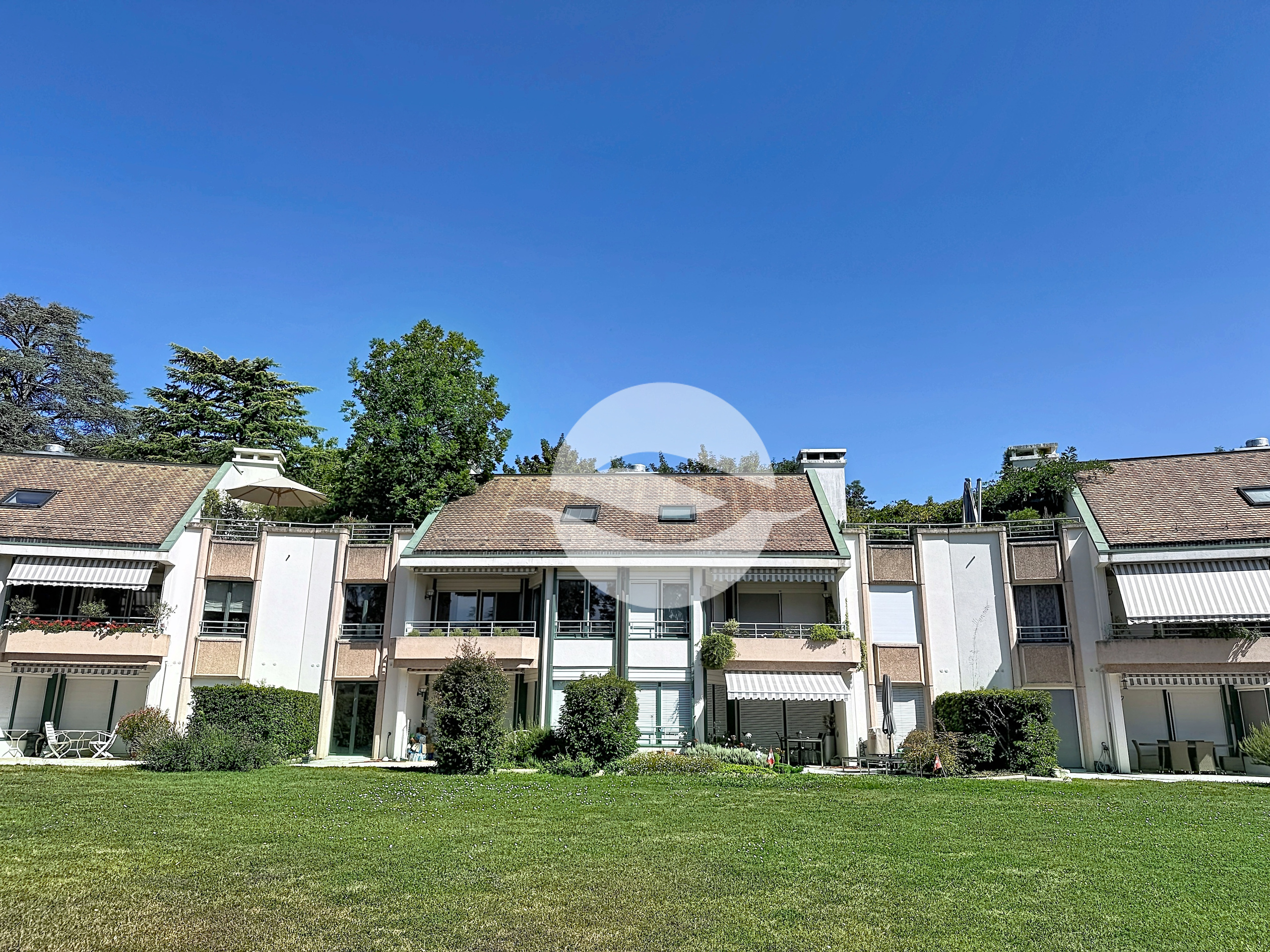 Immeuble côté parc Immeuble côté parc