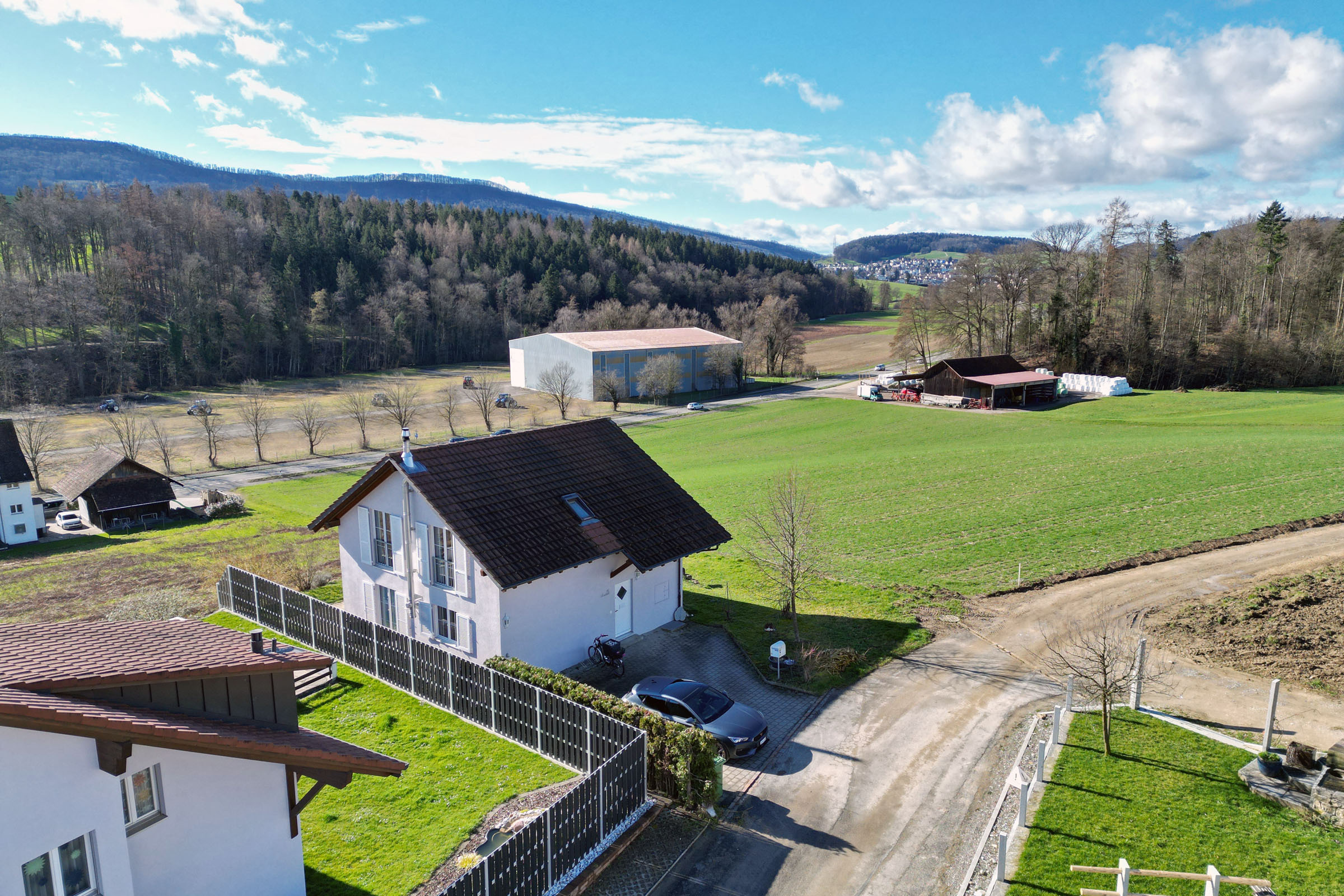 Direkt angrenzend an die Landwirtschaftszone gelegen