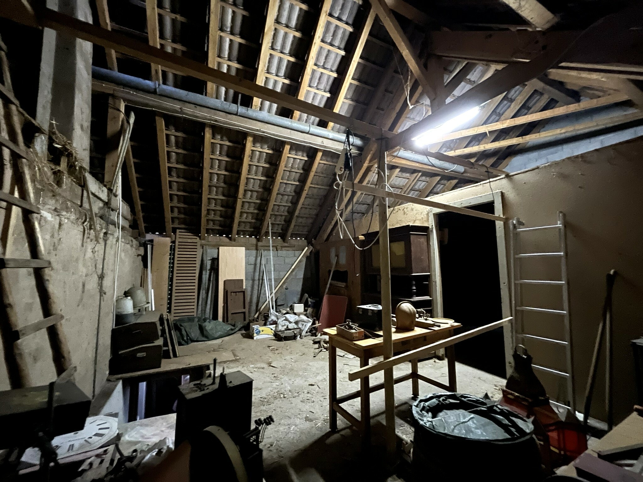Atelier dans la grange. Atelier dans la grange.