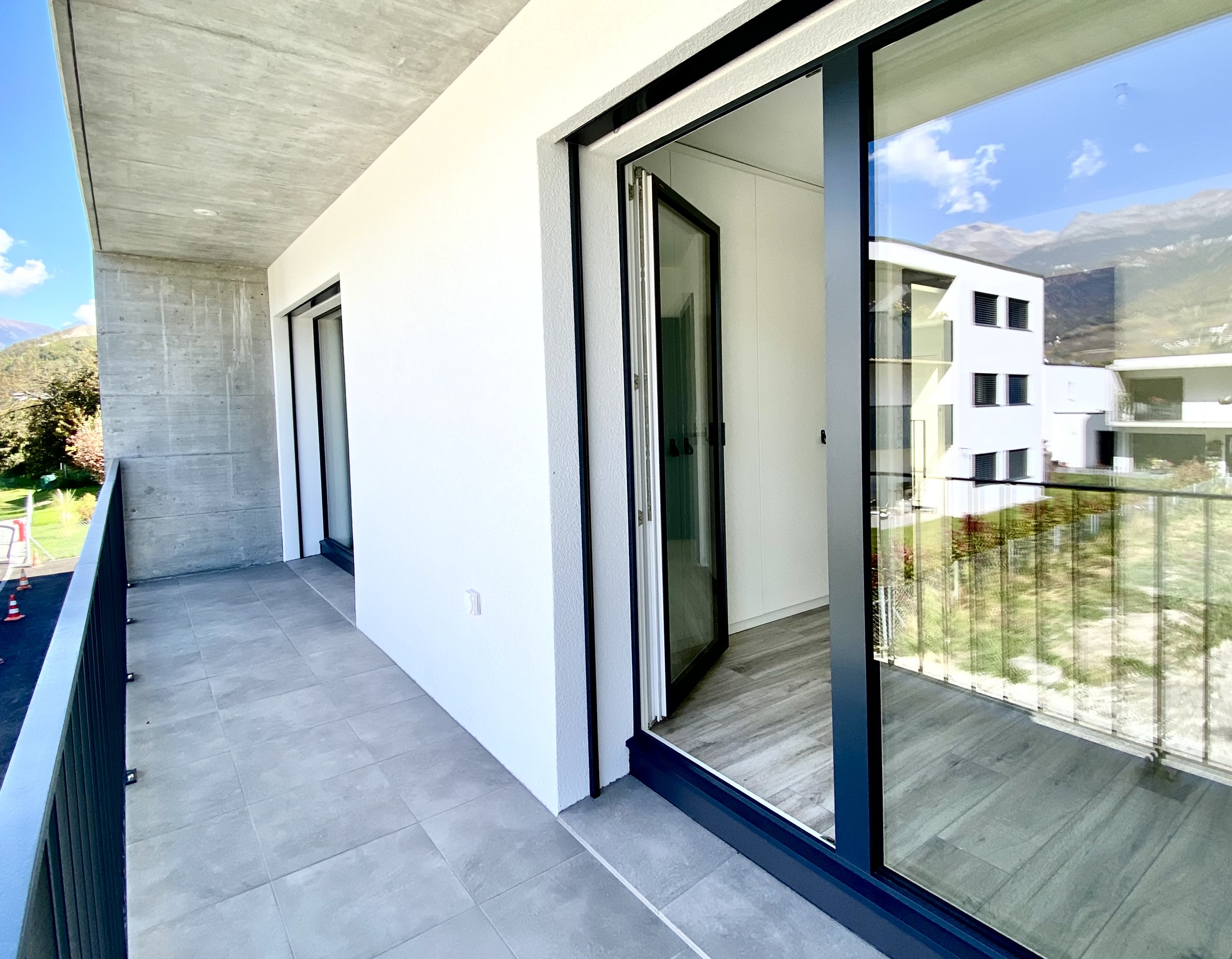 Exterior view 4