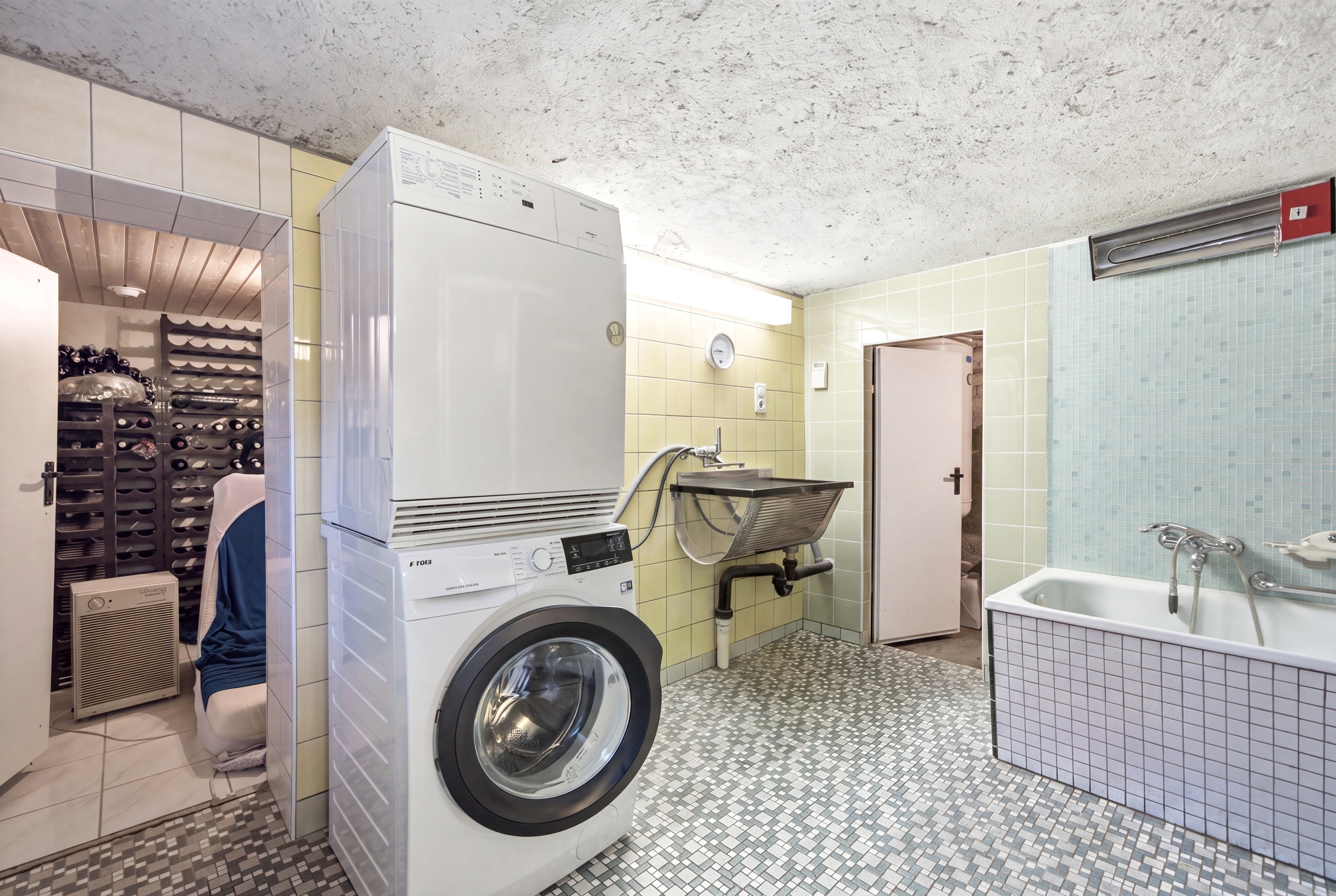 Interior view 13