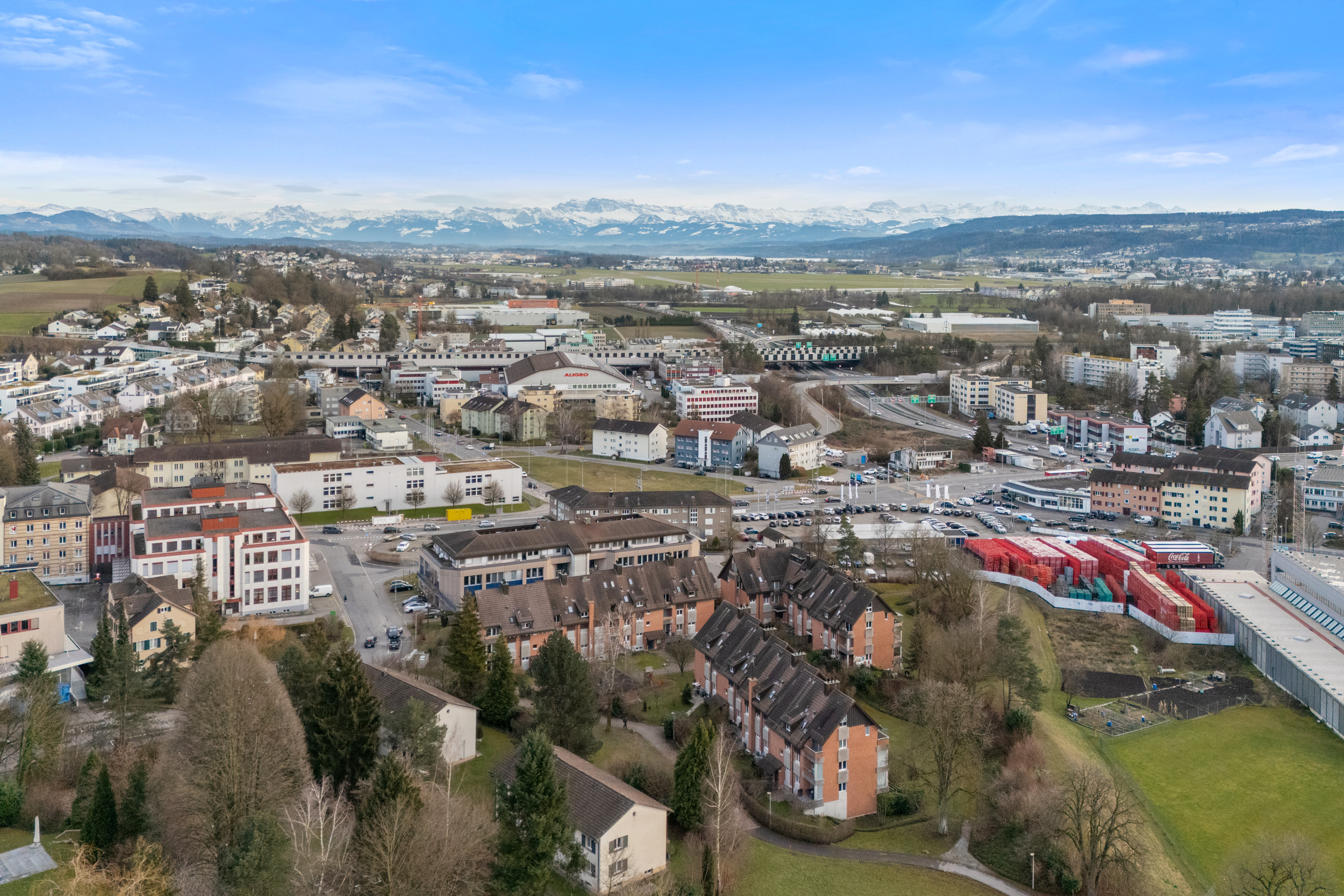 Die gute Lage garantiert optimale Verkehrsanbinungen. Die gute Lage garantiert optimale Verkehrsanbinungen.