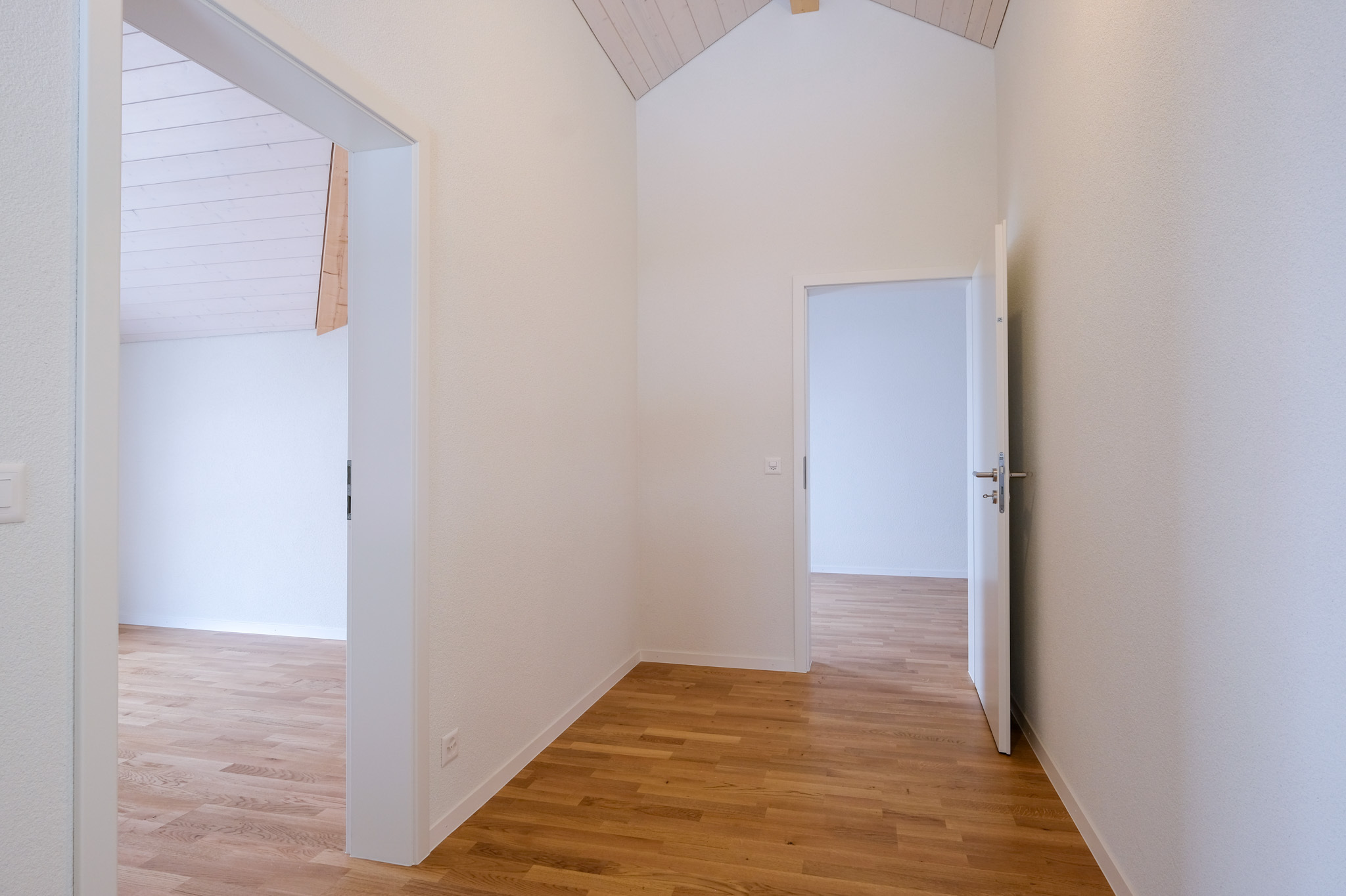 Villas construites aux Cullayes : un couloir à l'étage.