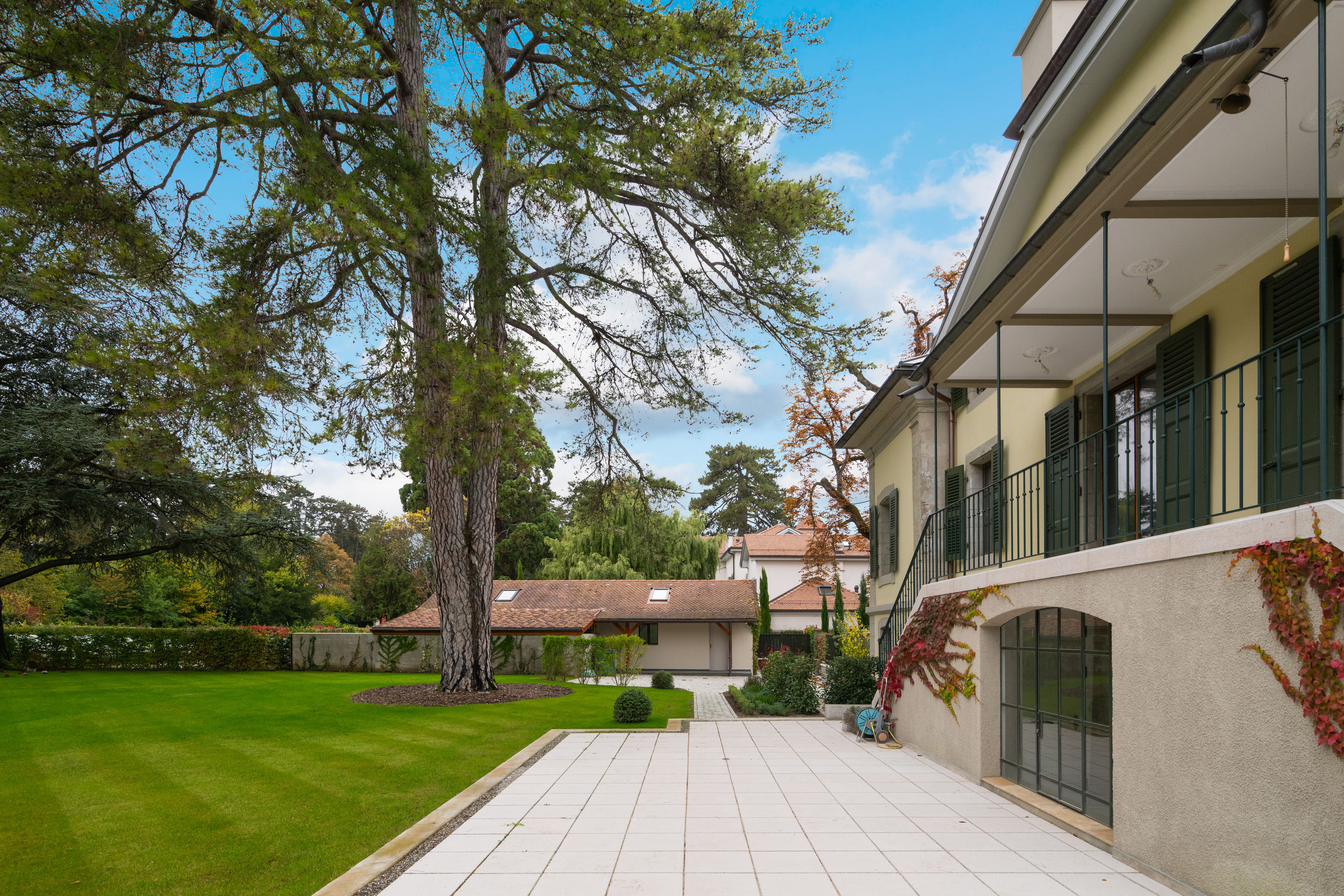 Exterior view 3