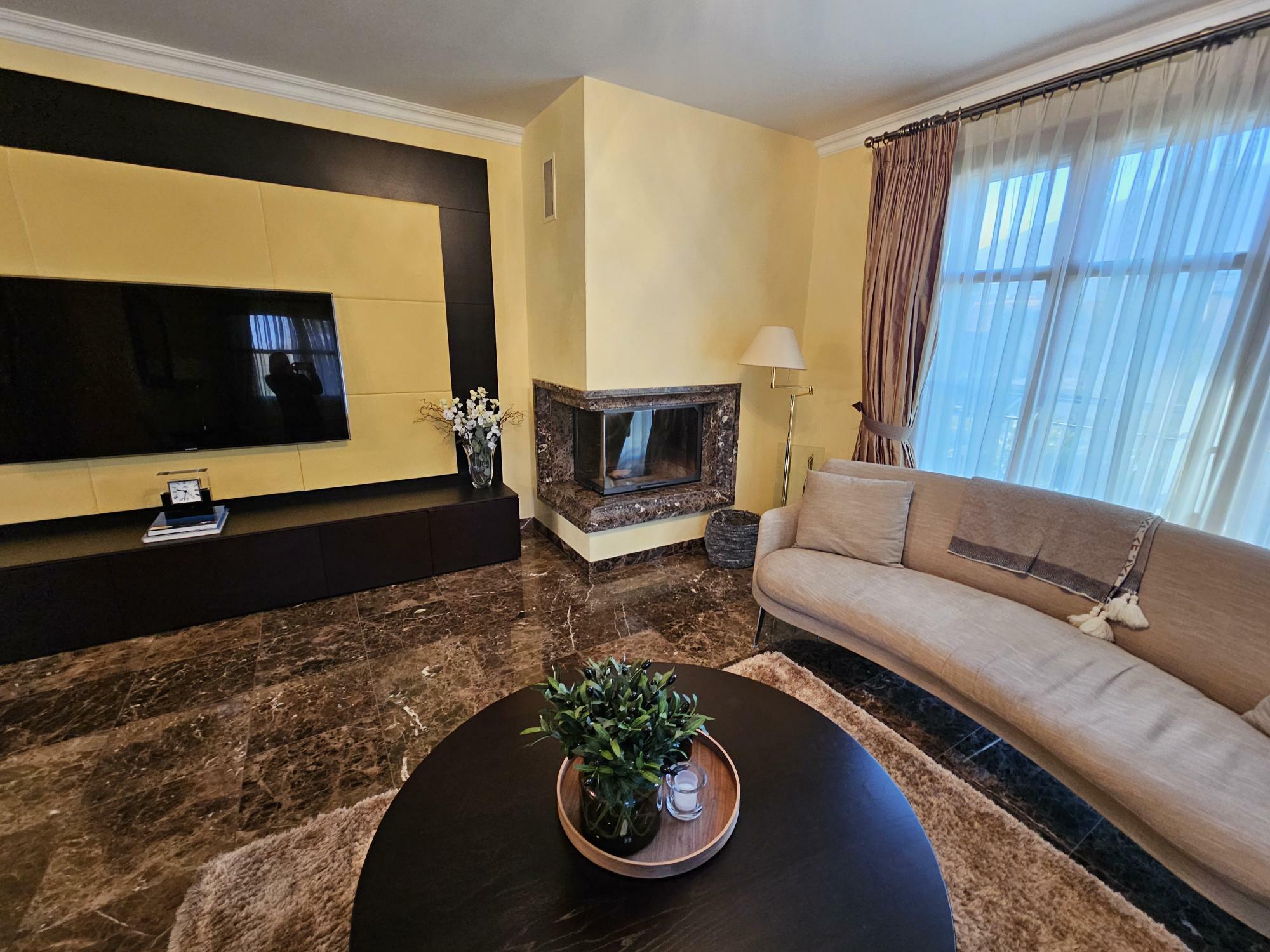 Interior view 9
