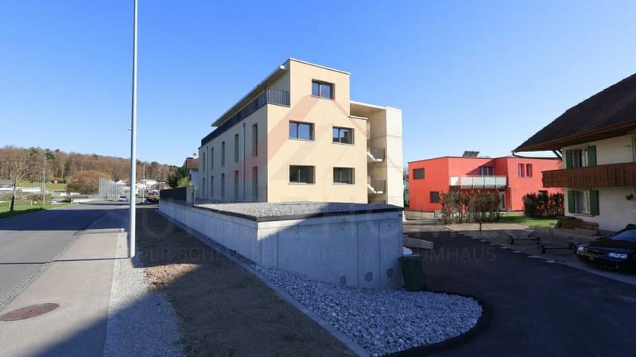 Fassadenansicht (Front, Rückseite, Seite) ? Vue de la façade (avant, arrière, côté)