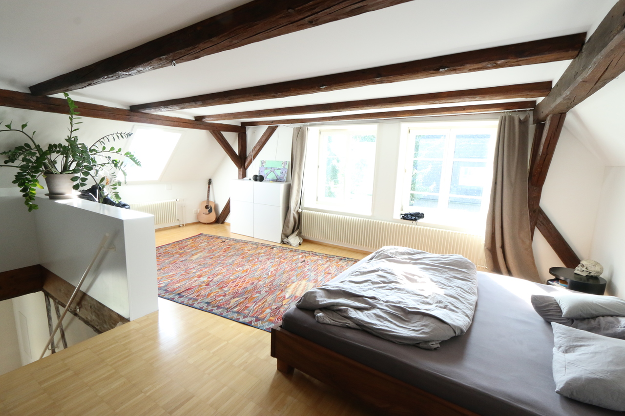 herrlicher, riesiger Raum im Dachgeschoss