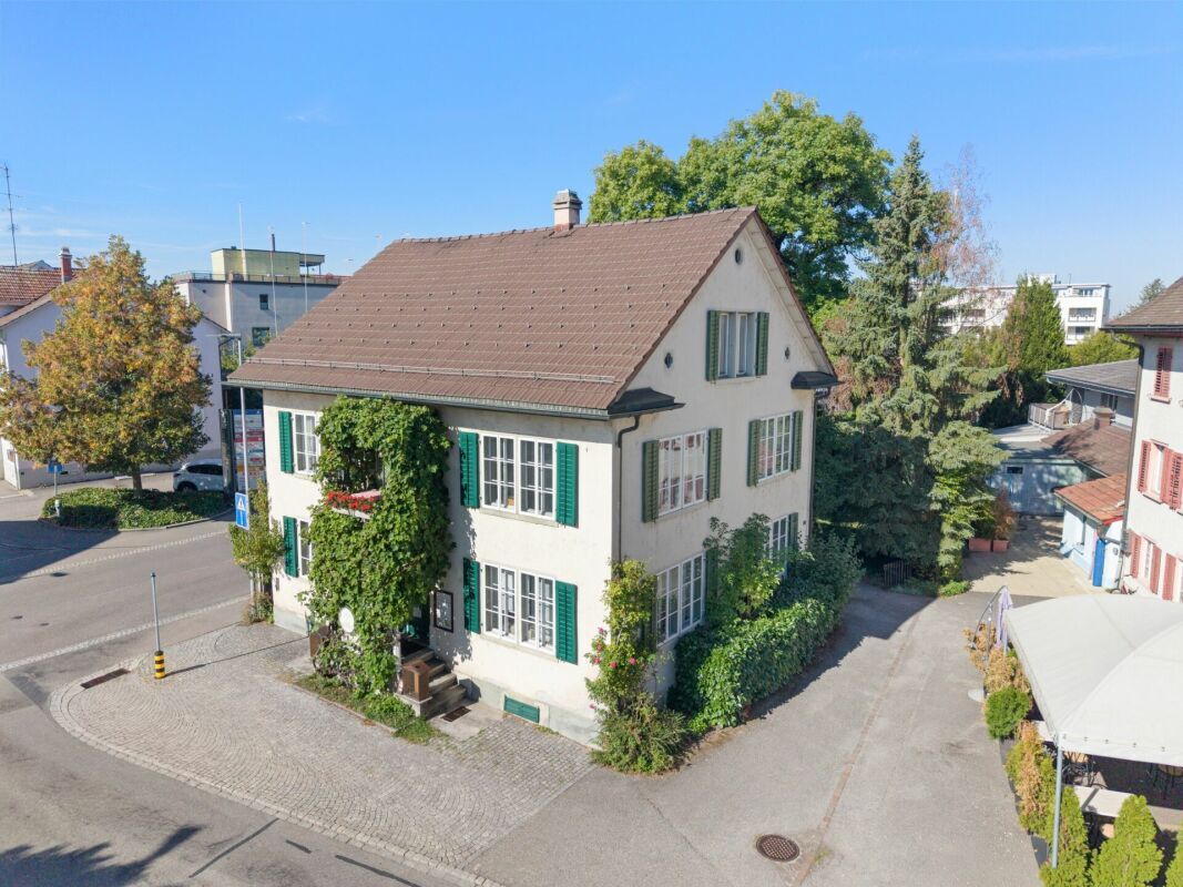 Das Mehrgenerationen-Haus verfügt über 10 Zimmer auf 3 Etagen. Das Mehrgenerationen-Haus verfügt über 10 Zimmer auf 3 Etagen.
