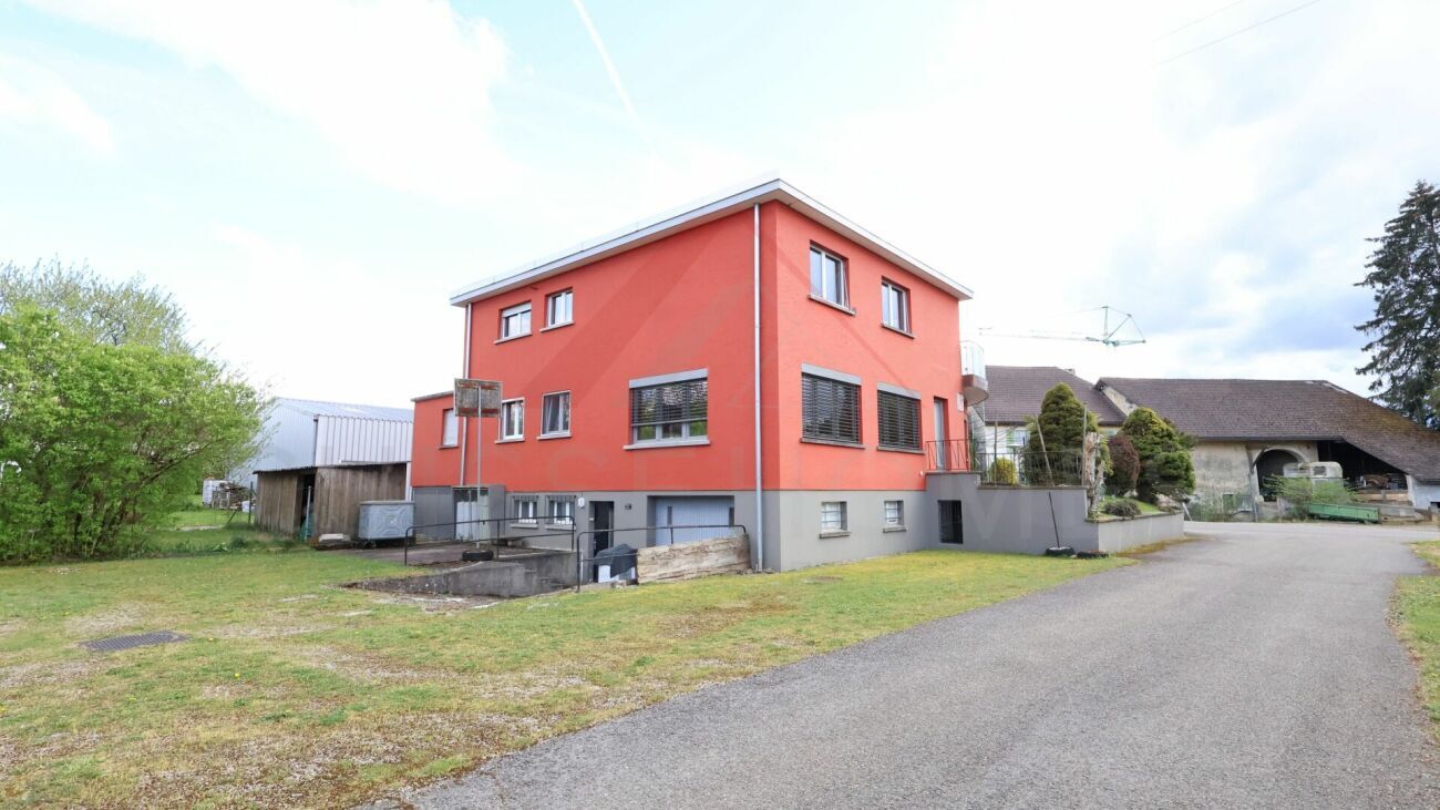 Fassadenansicht (Front, Rückseite, Seite) ? Vue de la façade (avant, arrière, côté)