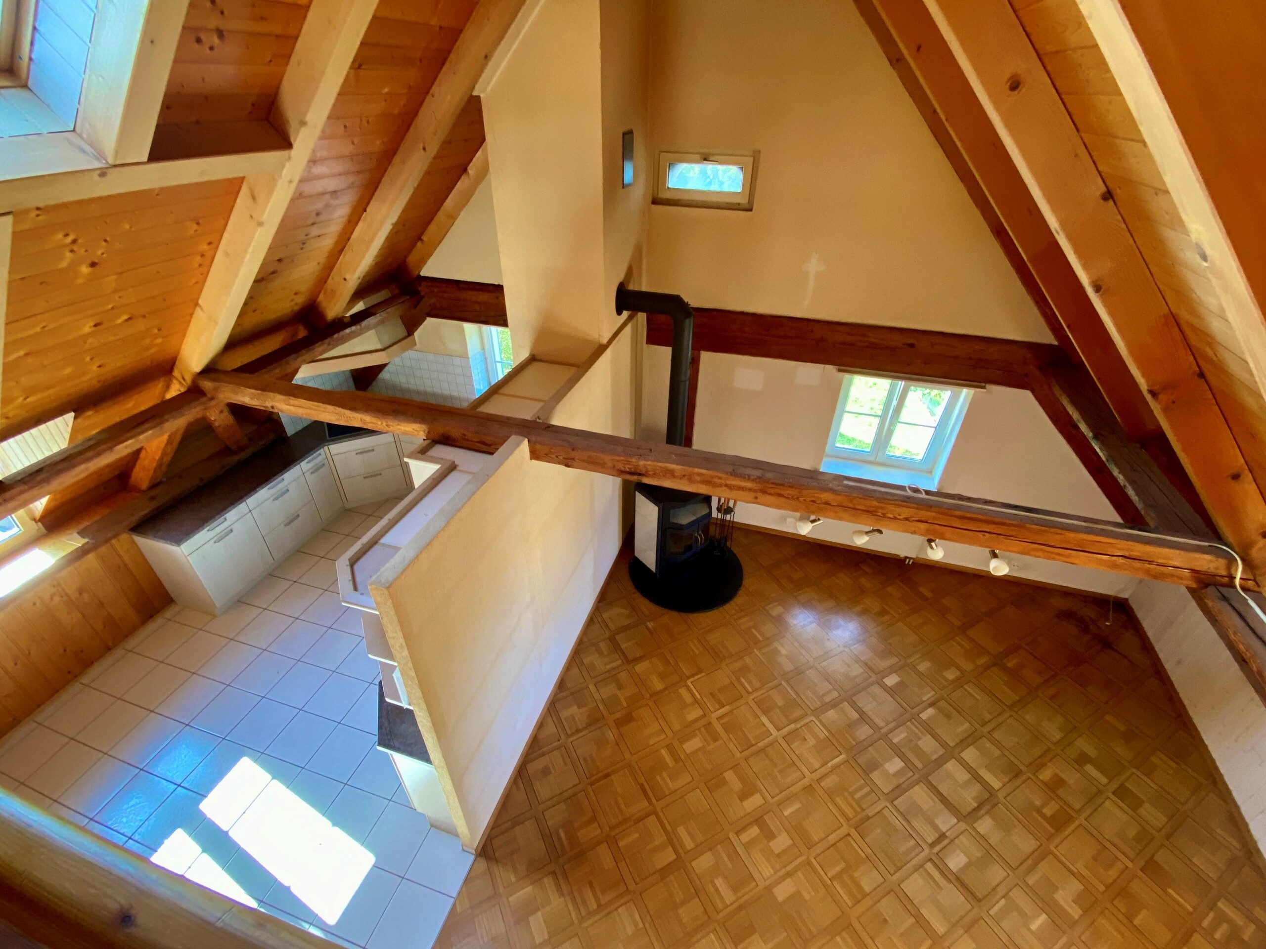 3. 5 Zi.-Wohnung DG Wohnzimmer/Küche 3. 5 Zi.-Wohnung DG Wohnzimmer/Küche