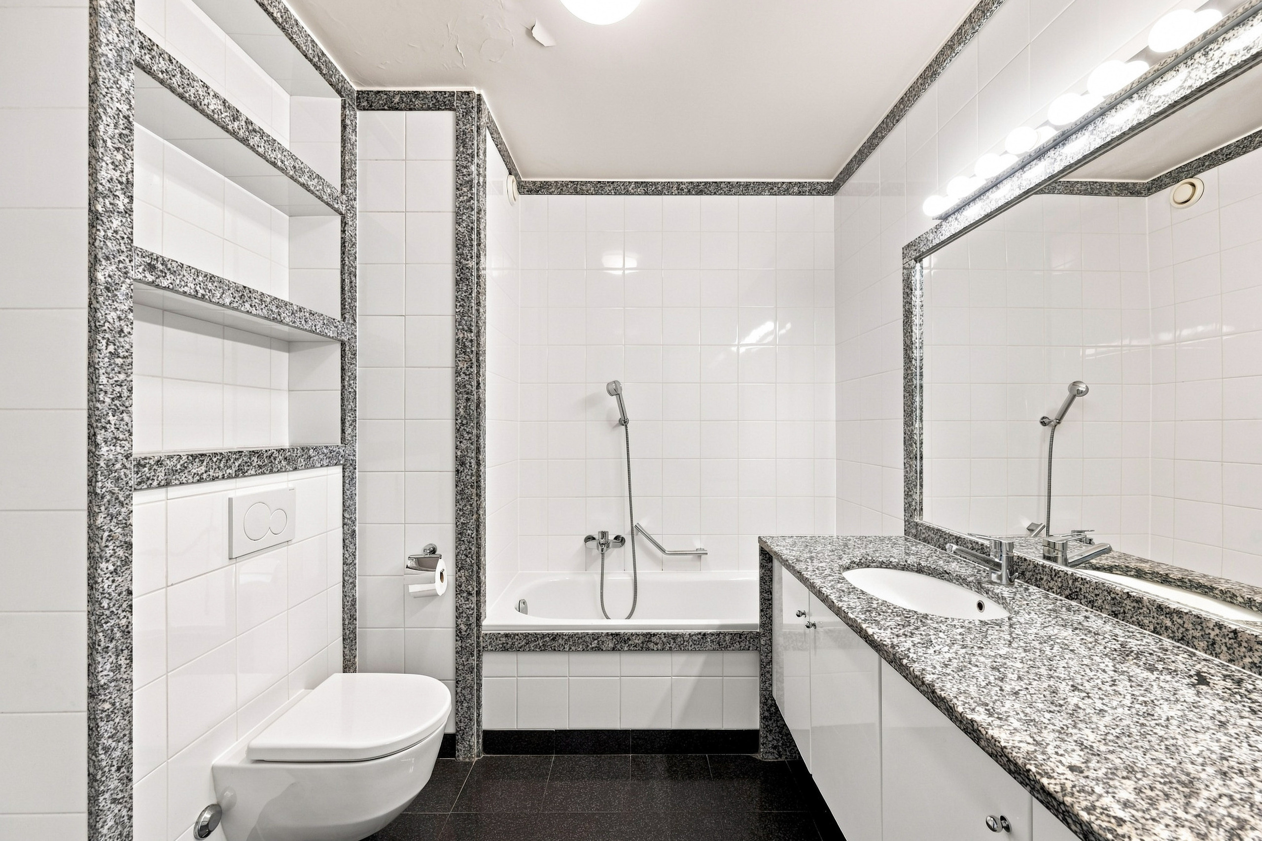 Interior view 11