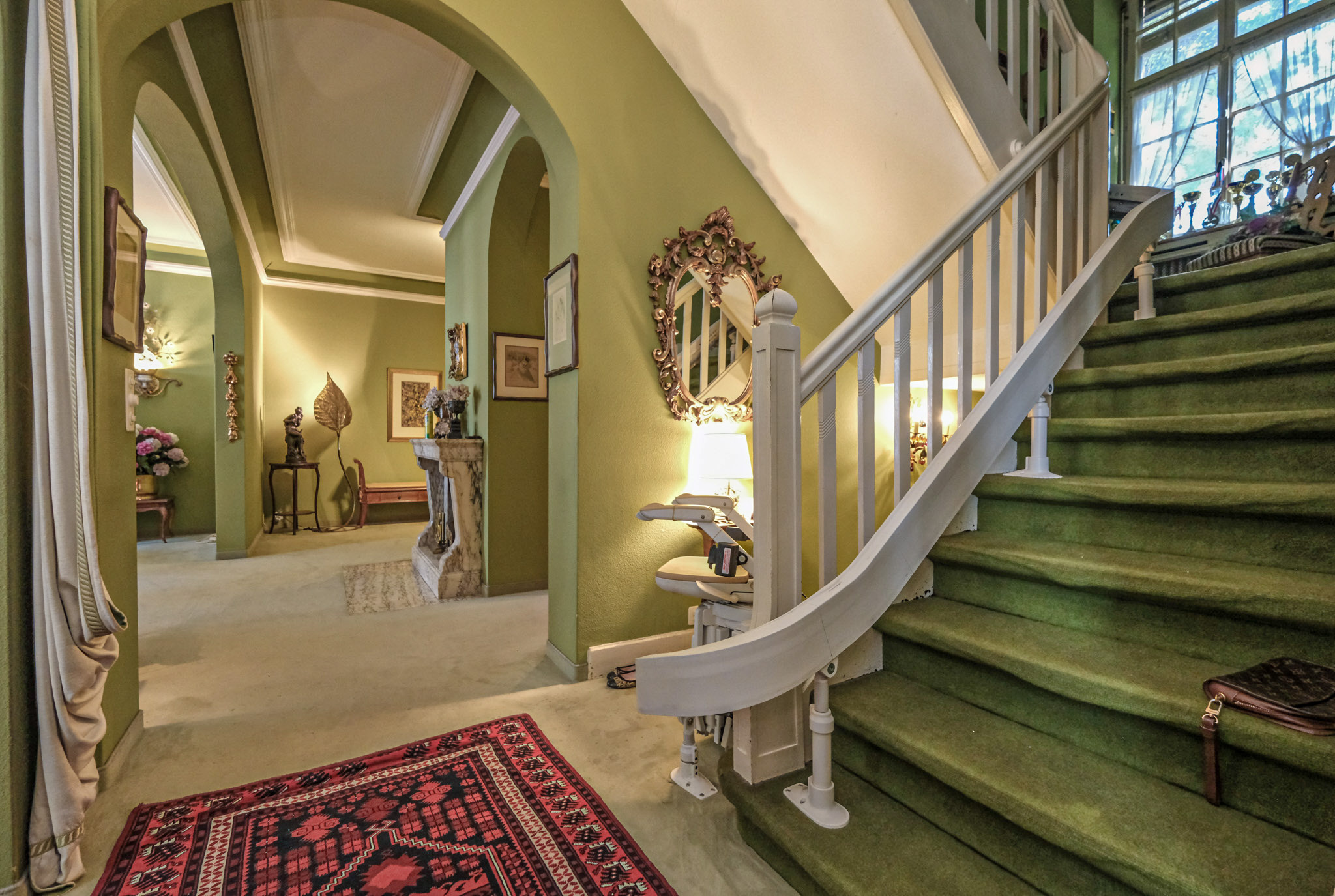 Entrée mit Treppenhaus 