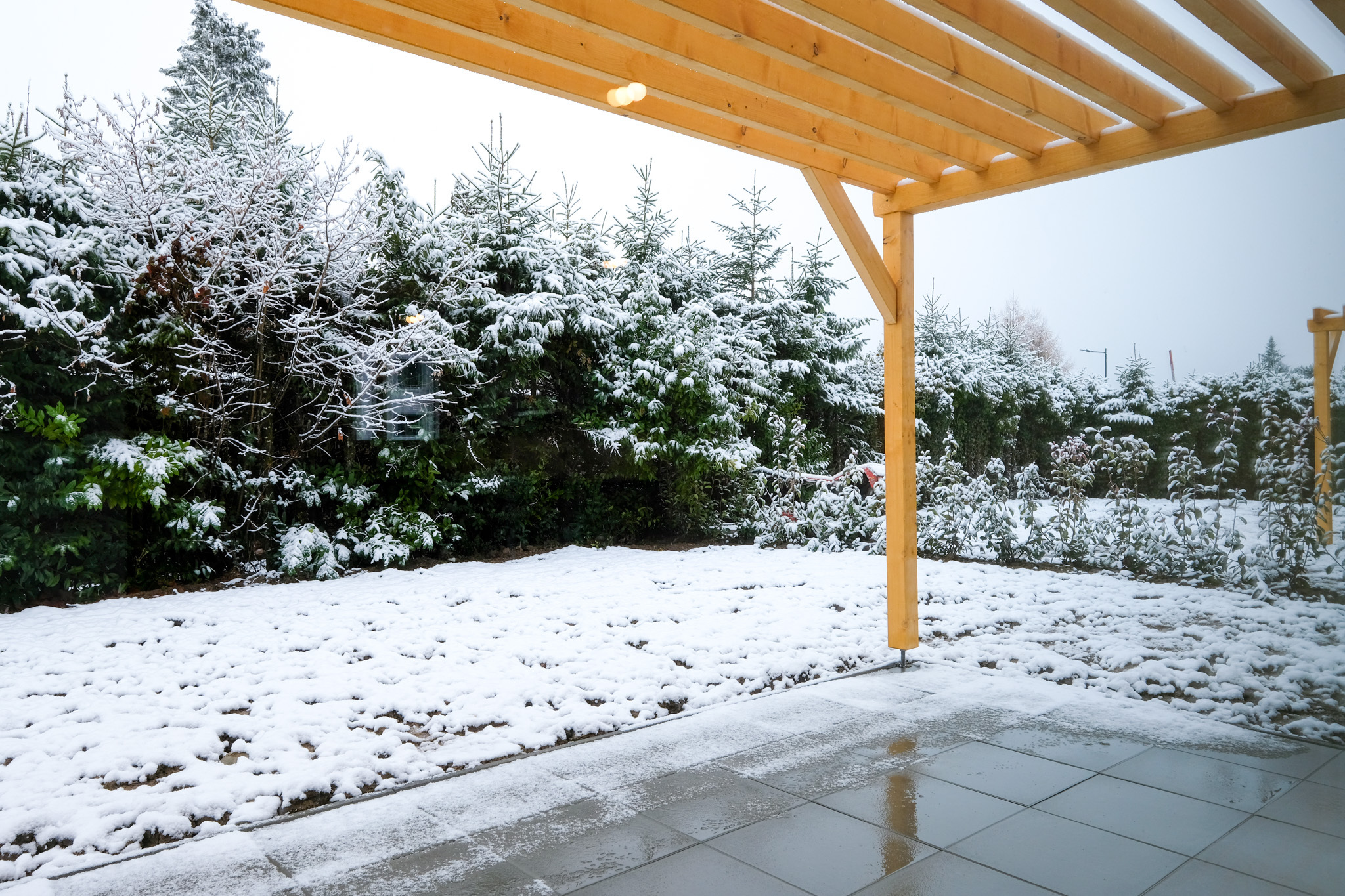 Villas construites aux Cullayes : la terrasse enneigée.