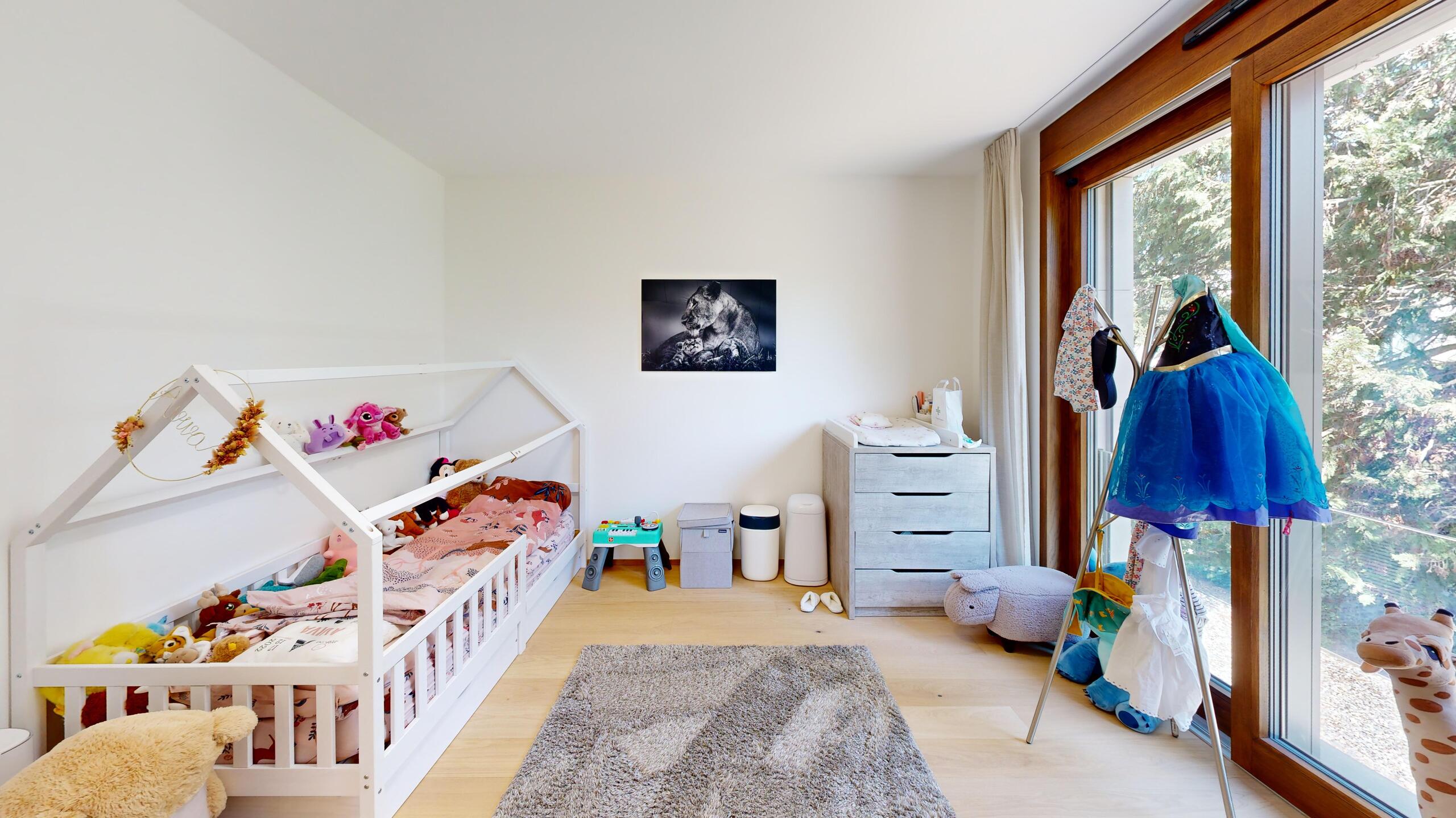 Interior view 8