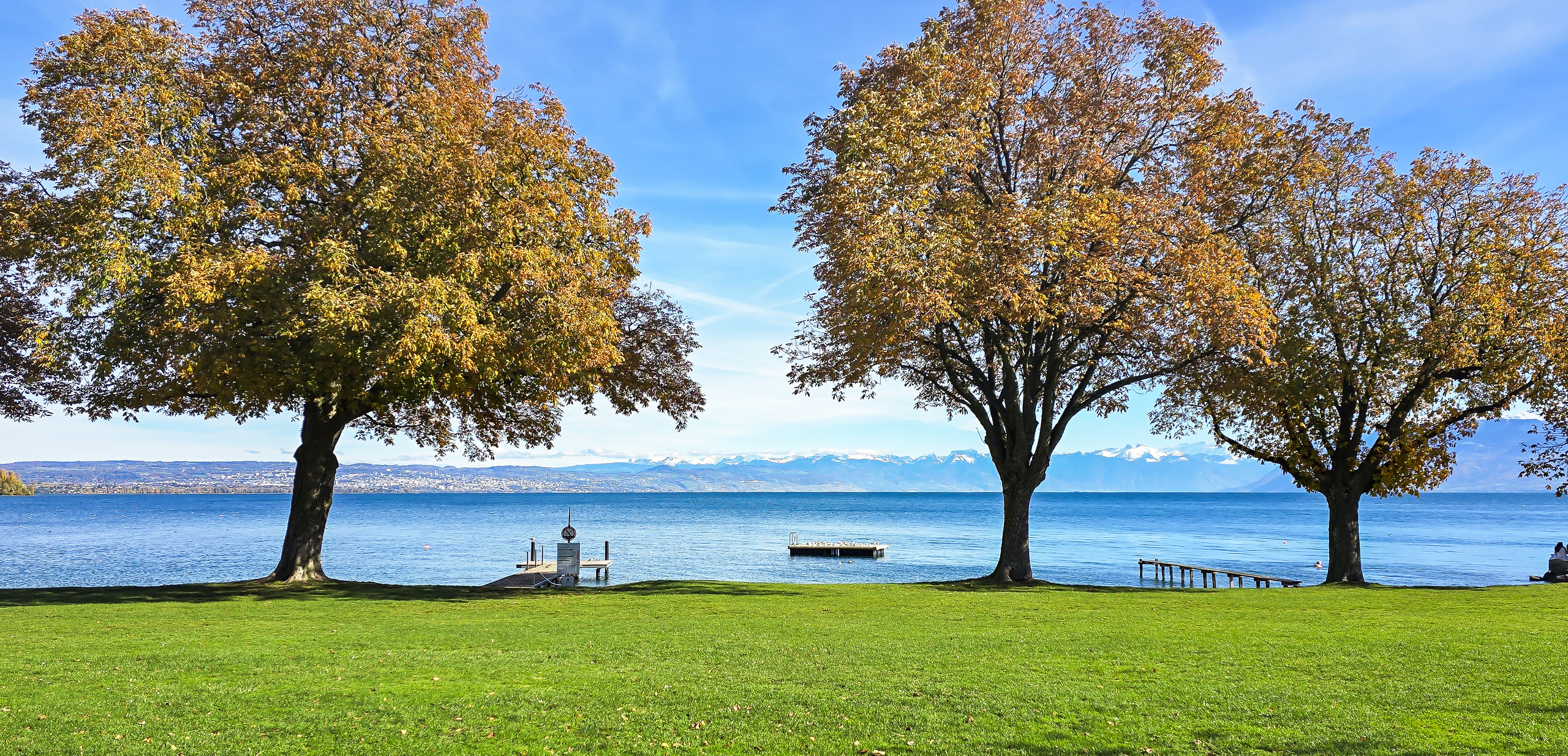 Place d'Armes beach (200 m)