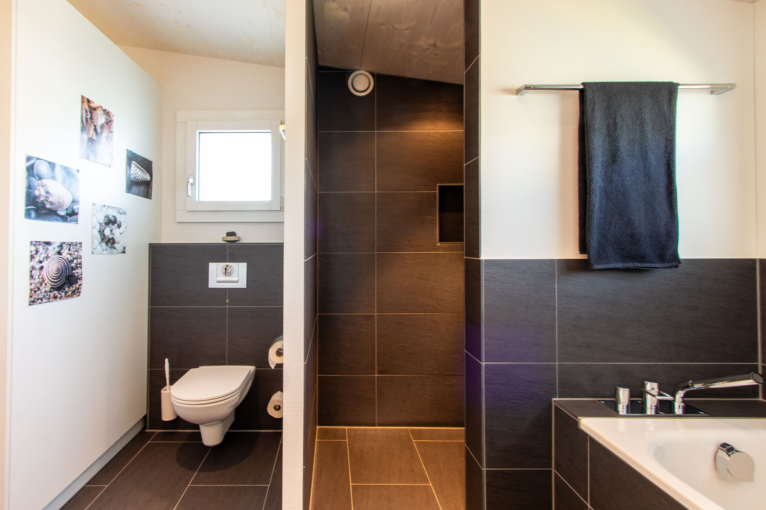 1. Obergeschoss: Bad Dusche WC 1. Obergeschoss: Bad Dusche WC