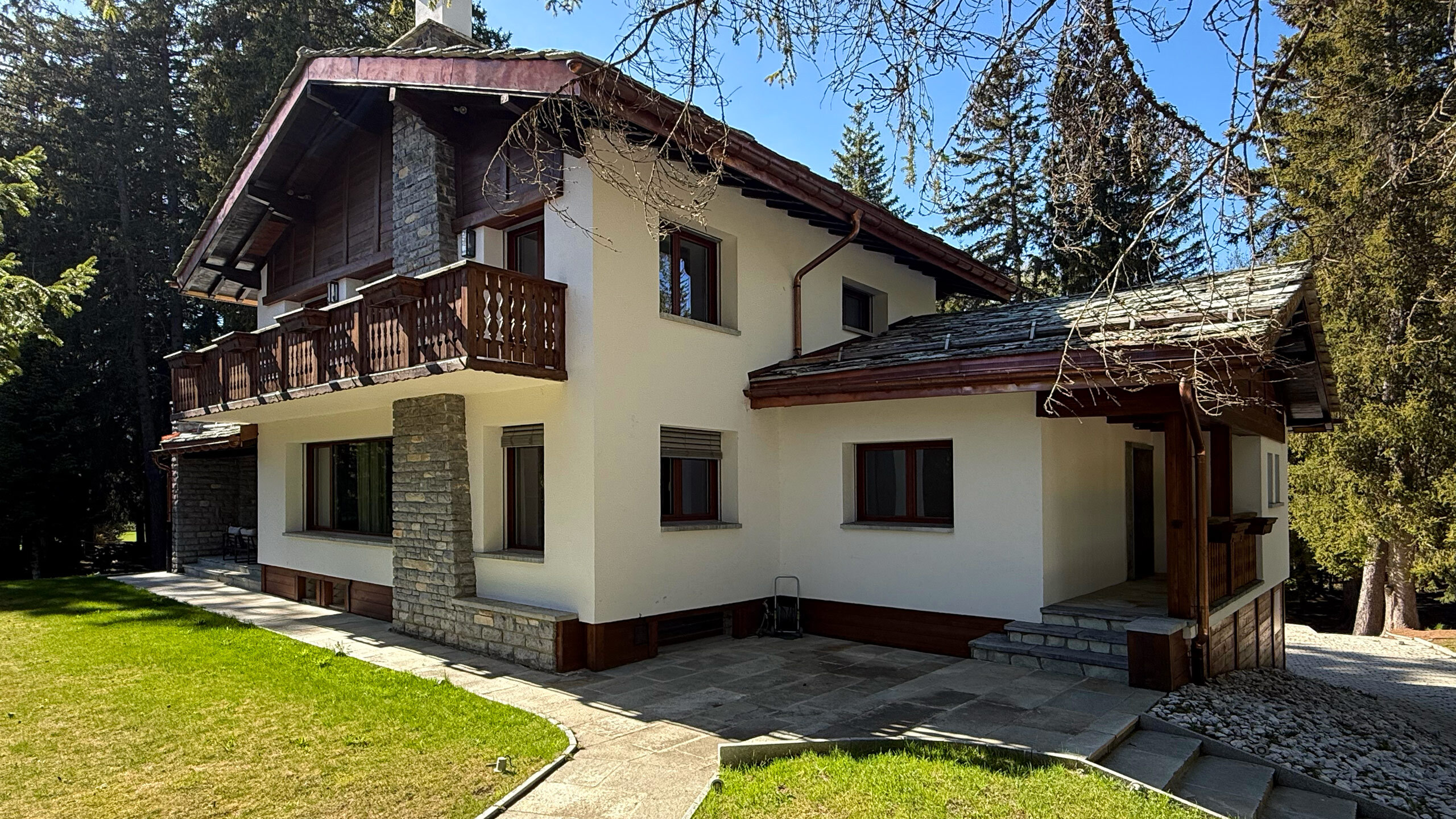Vue sur le chalet (Sud Est)