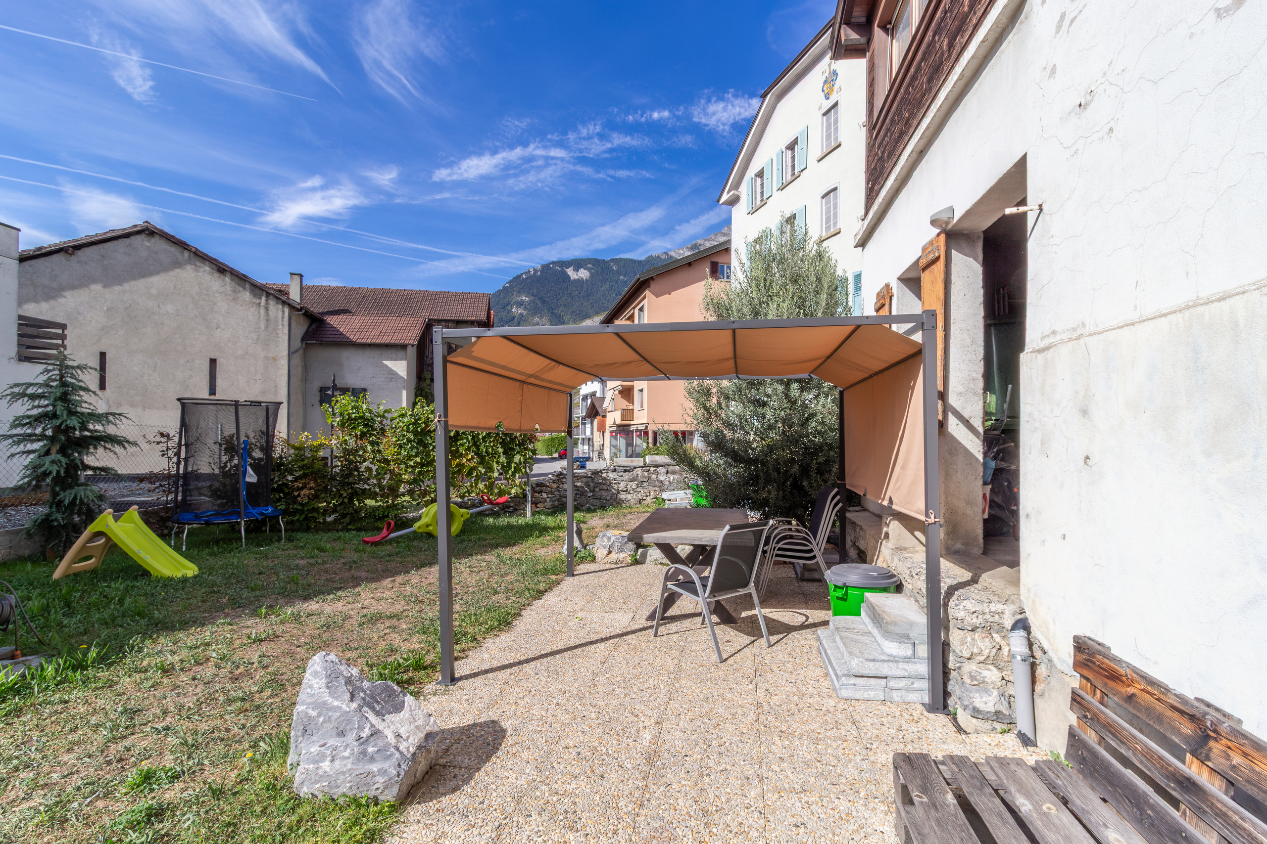 Exterior view 4