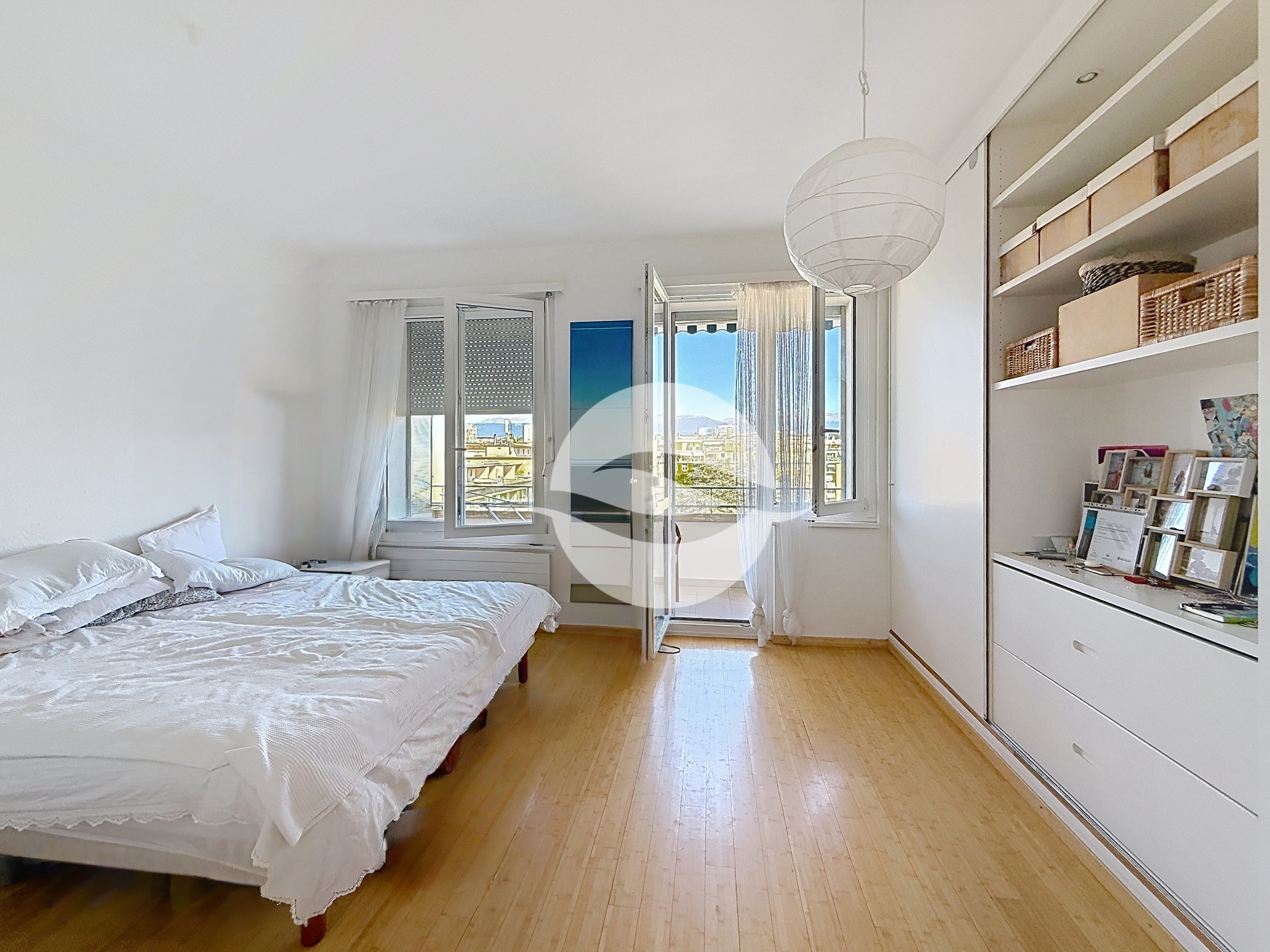 Troisième chambre avec salle de douche attenante