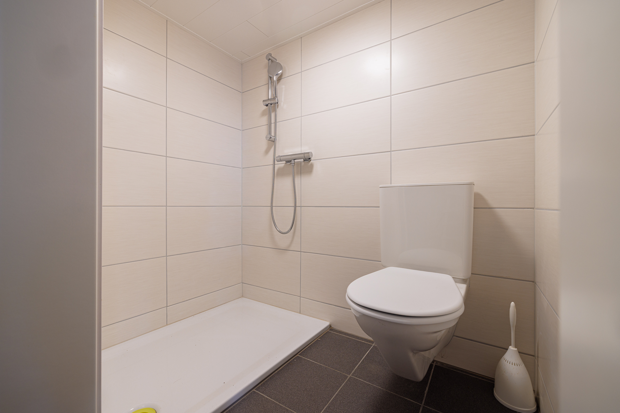 Salle d'eau avec douche à l'italienne Salle d'eau avec douche à l'italienne