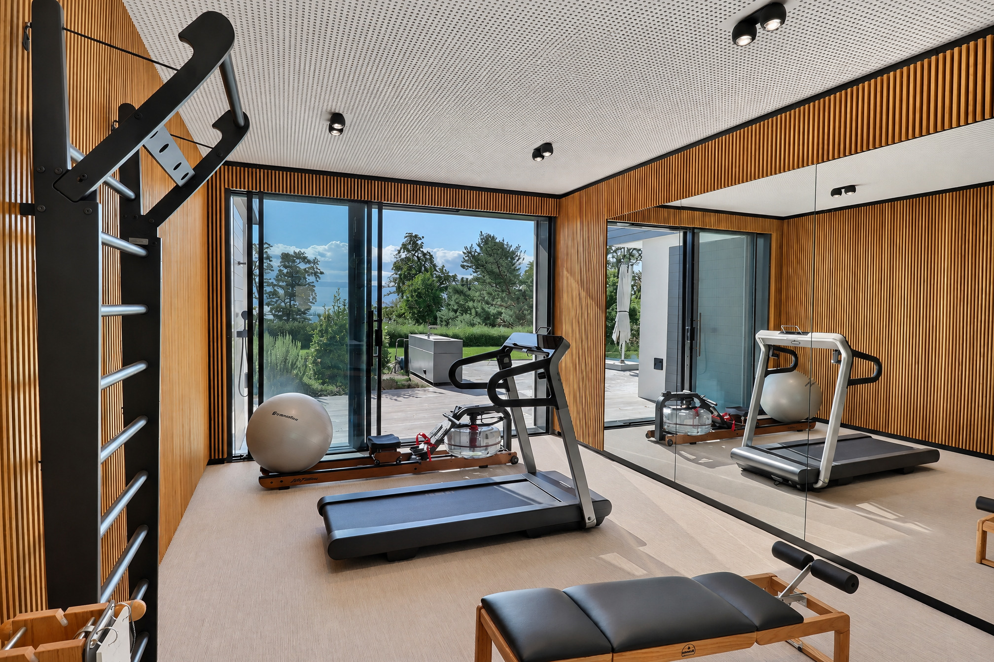 Interior view 4