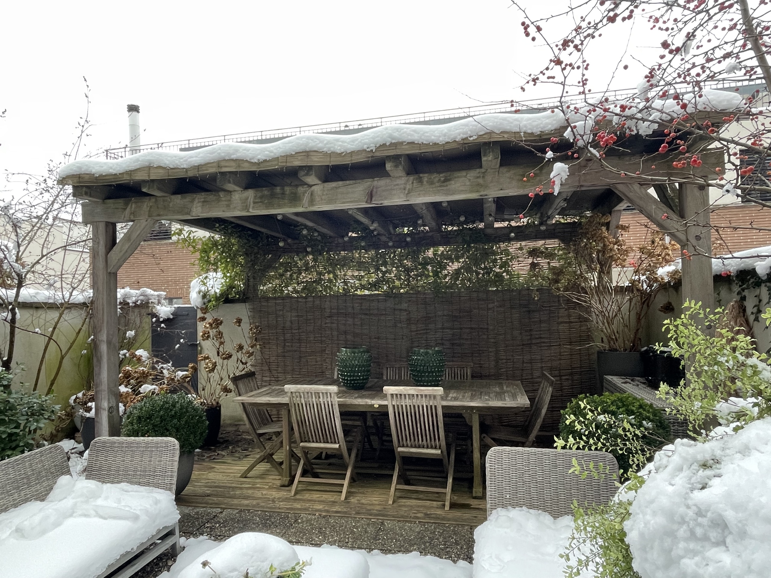 Jardin avec une jolie pergola Jardin avec une jolie pergola