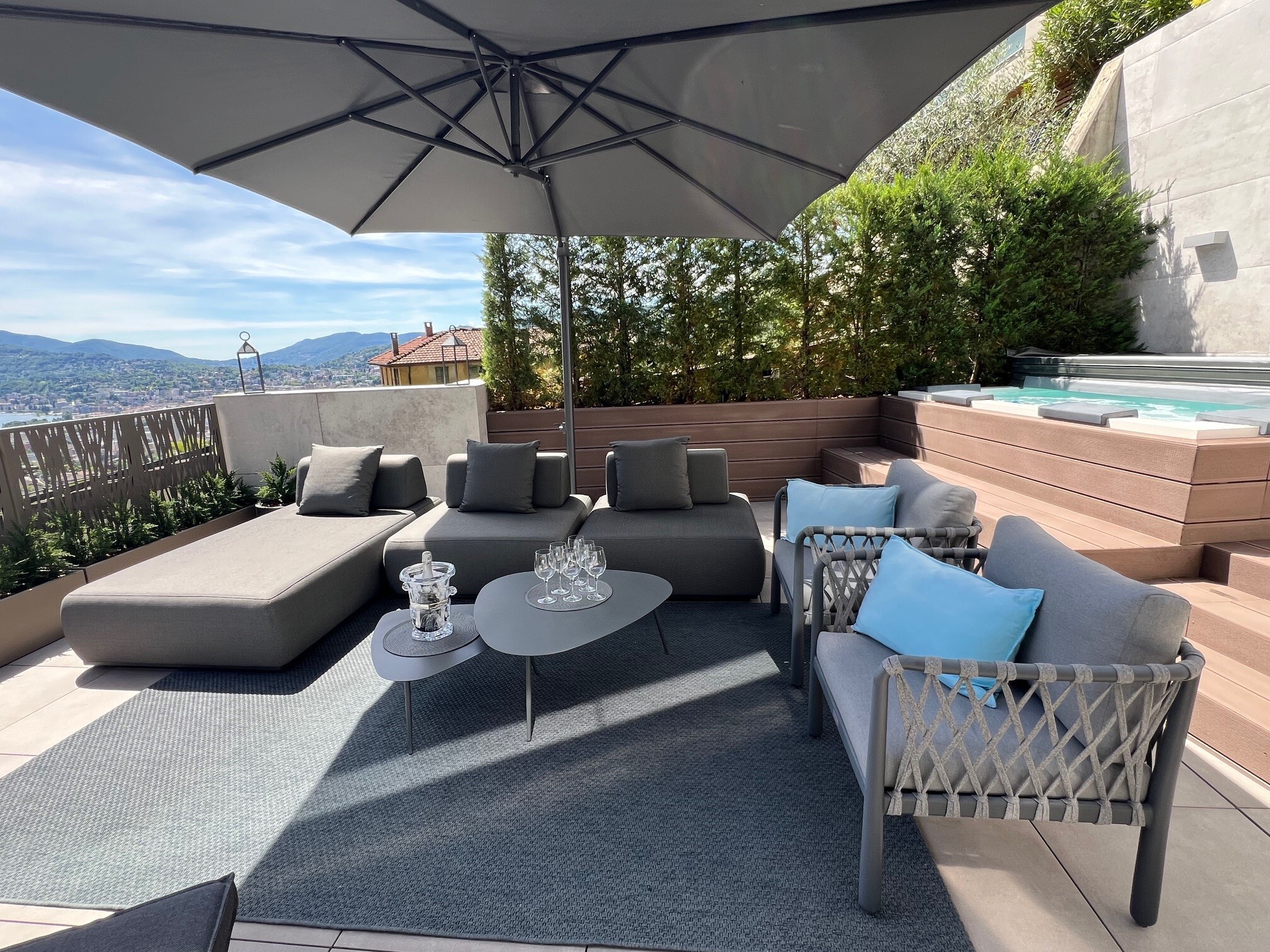 Lounge Terrace Lounge Terrace