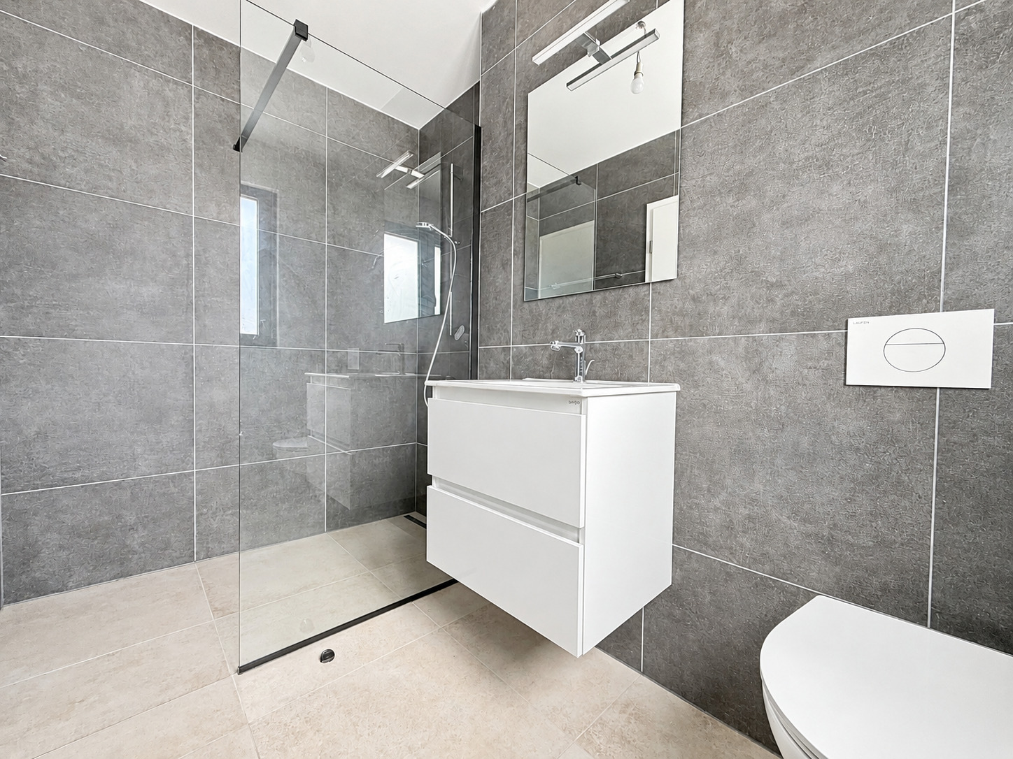 Interior view 8