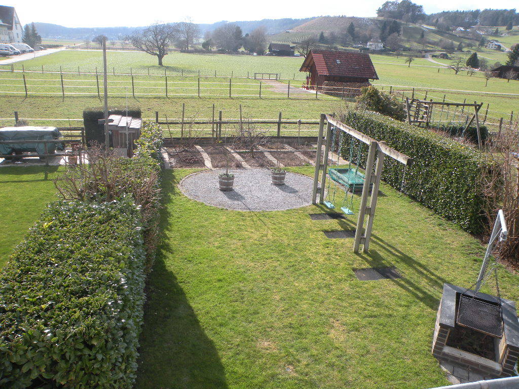 Der grosse Garten mit Sicht ins Grüne