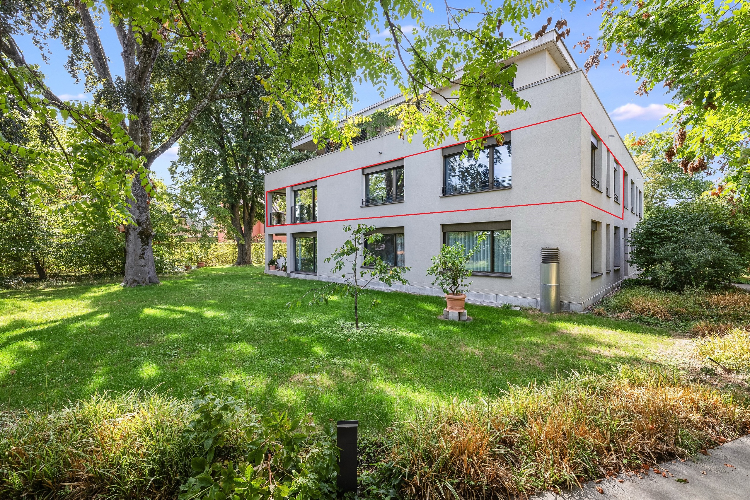 Exterior view 6