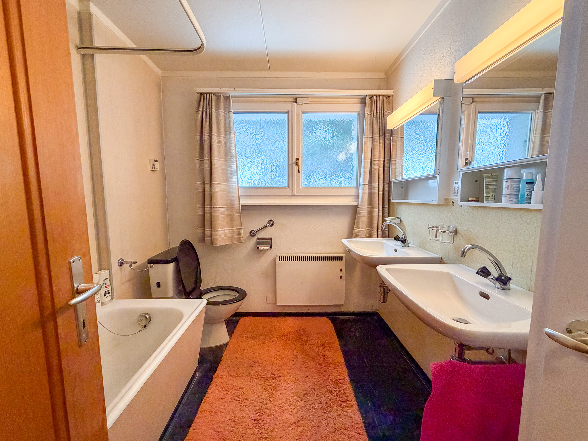 Rez-de-chaussée - Salle de bains Rez-de-chaussée - Salle de bains