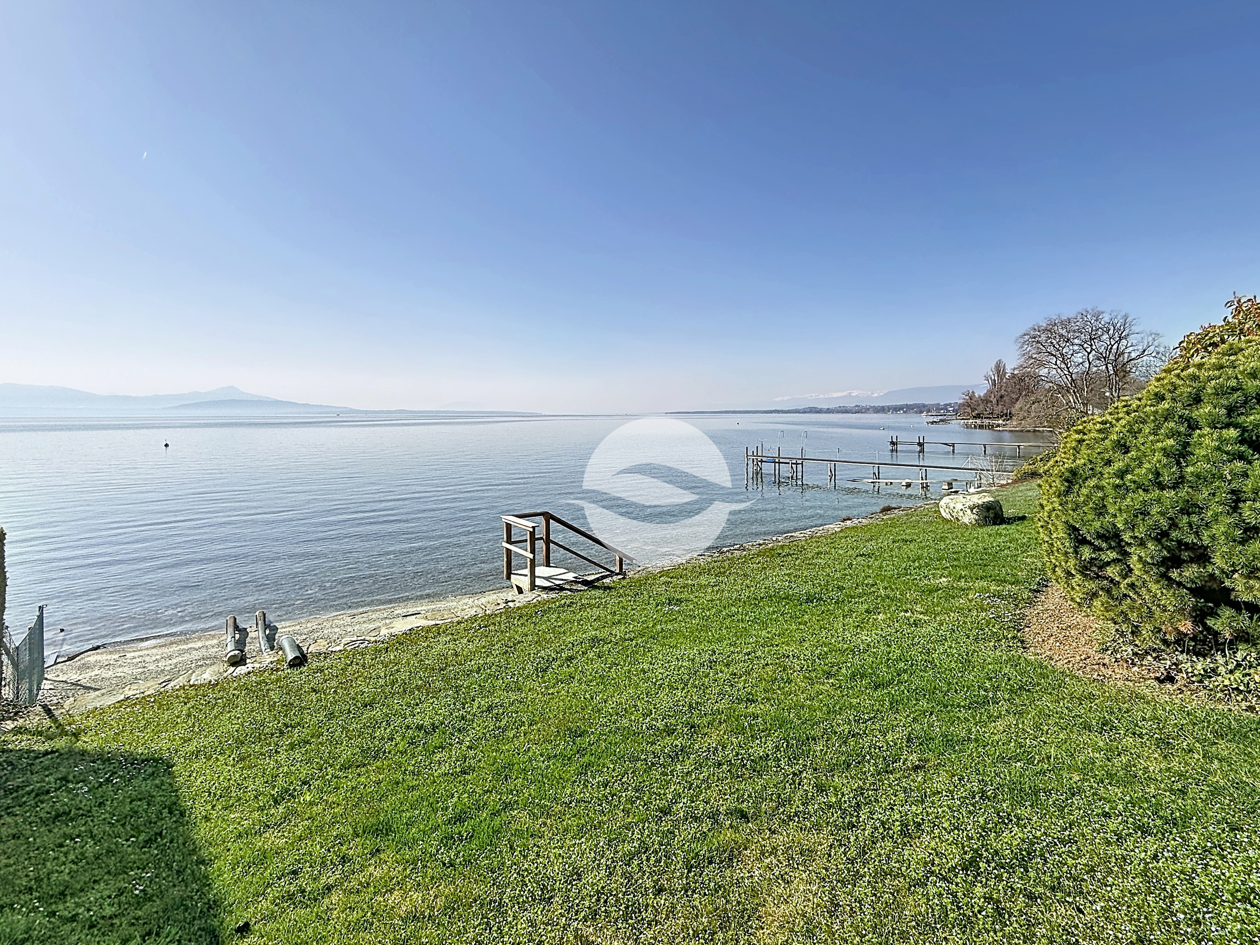 Zone bord du lac commun aux 2 appartements