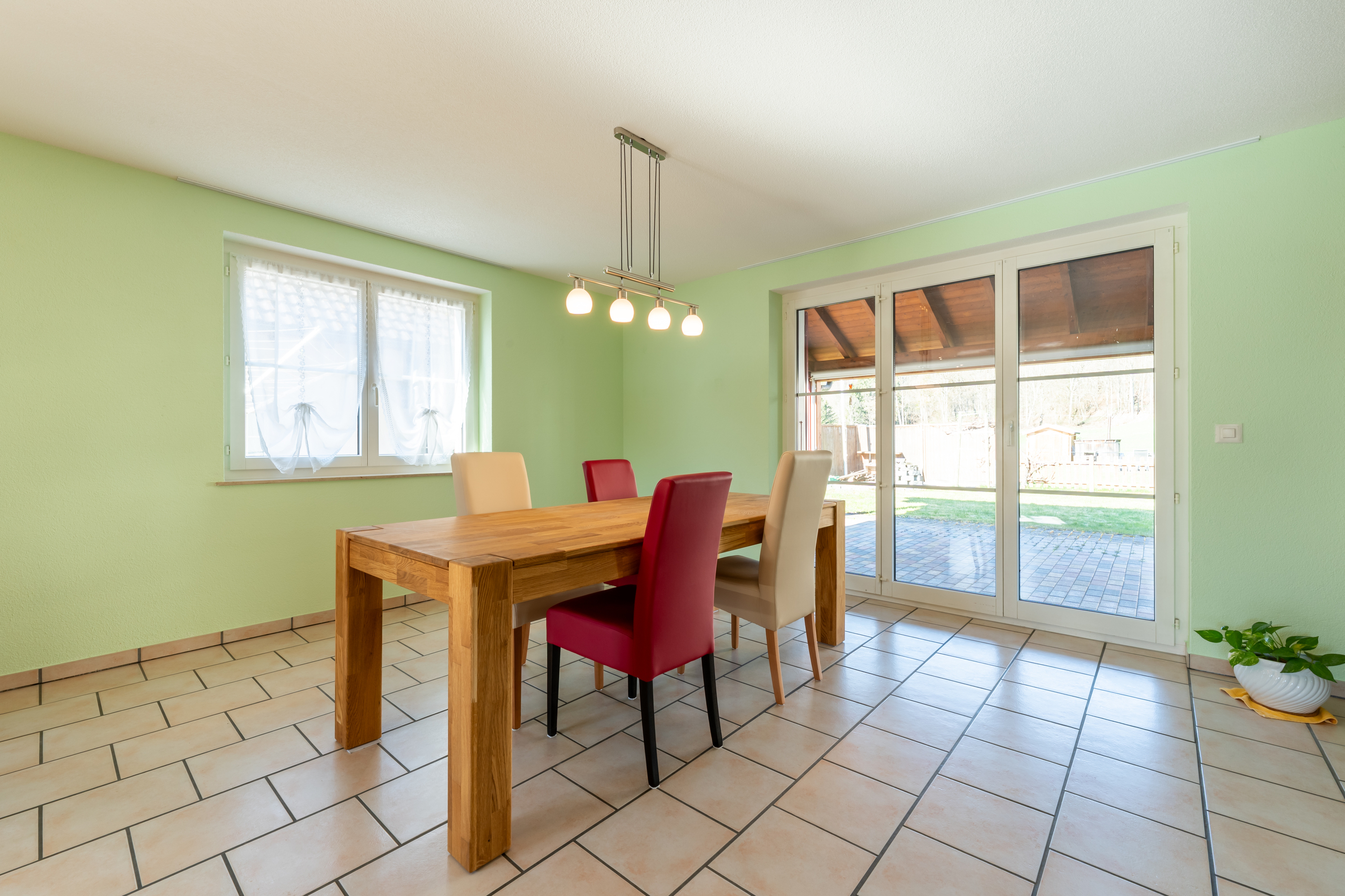 Essbereich mit Zugang zum Sitzplatz