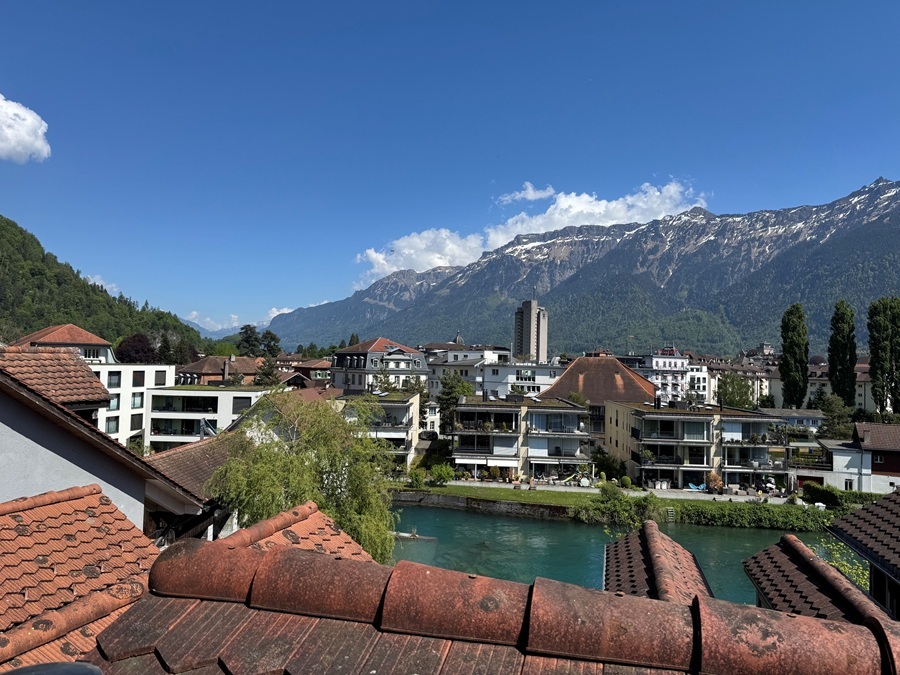 Aussicht über Aare nach Interlaken Aussicht über Aare nach Interlaken