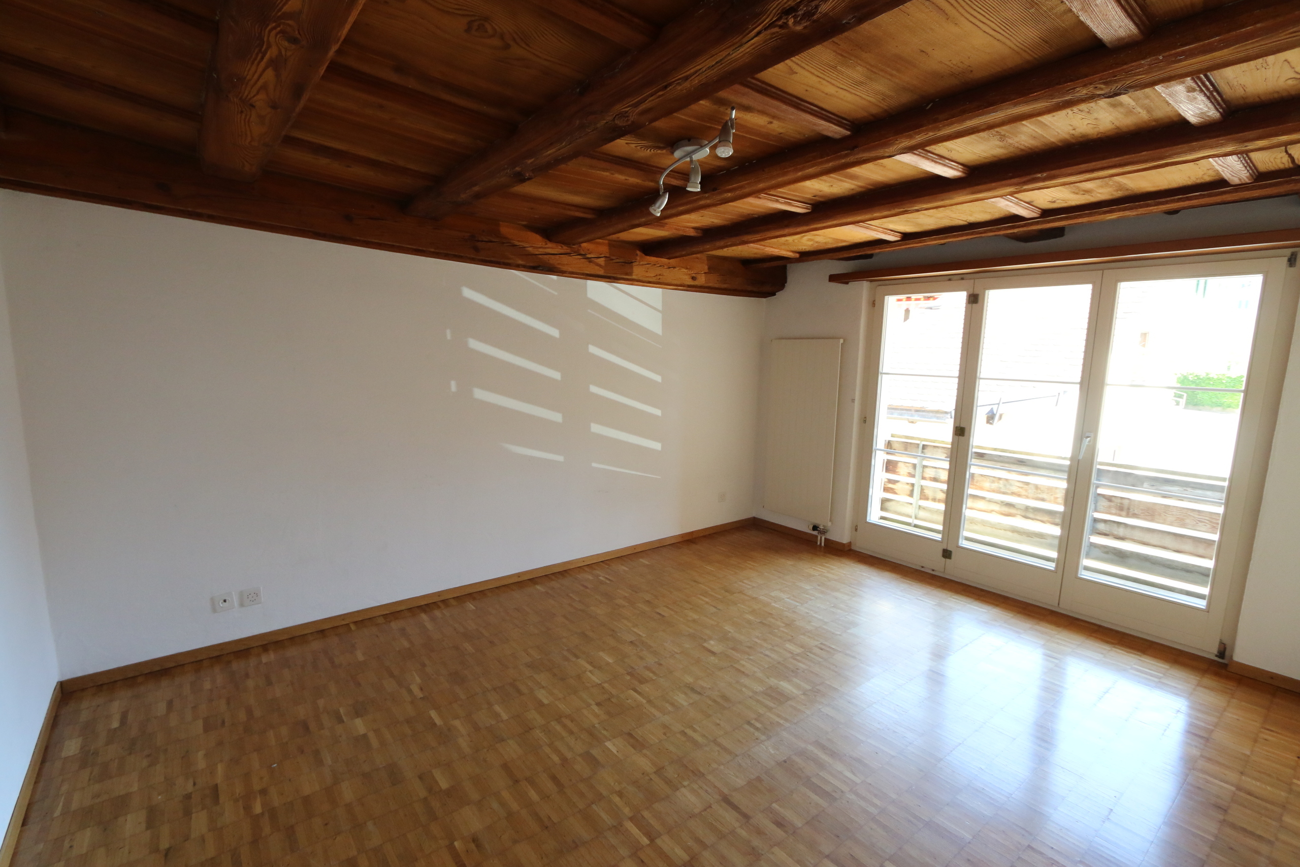 Zimmer mit Balkon Richtung Städtli