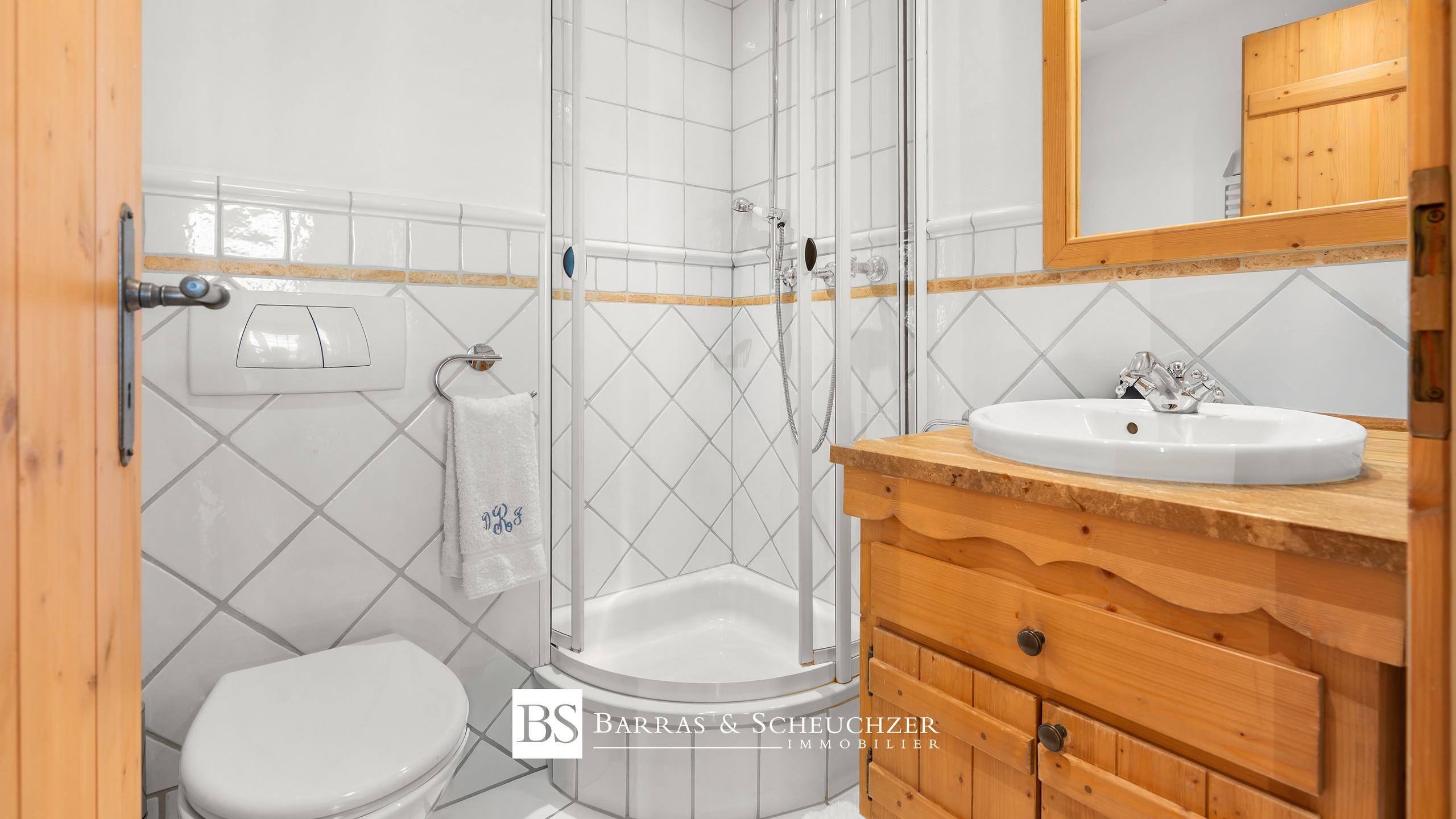 Salle de douche - attenante au dressing (chambre 4)