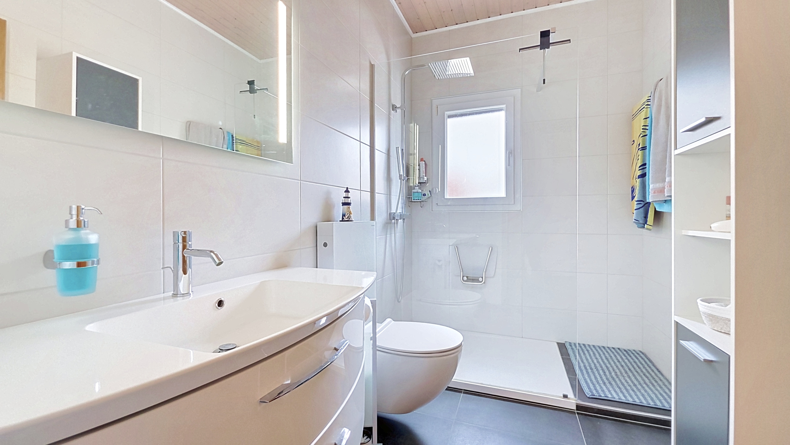 Salle de bain - 2ème demi-niveau Salle de bain - 2ème demi-niveau