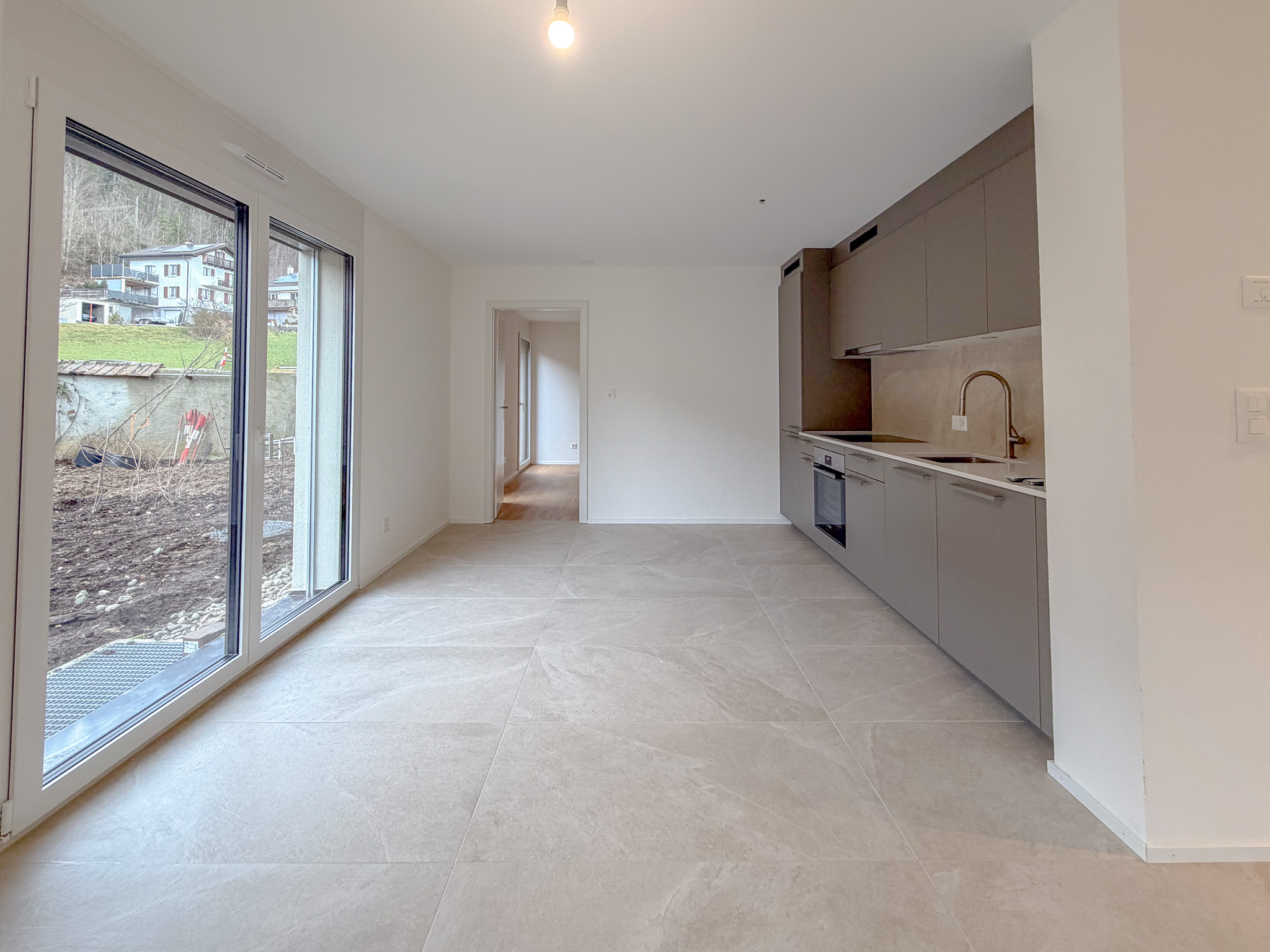 Cuisine ouverte entièrement agencée